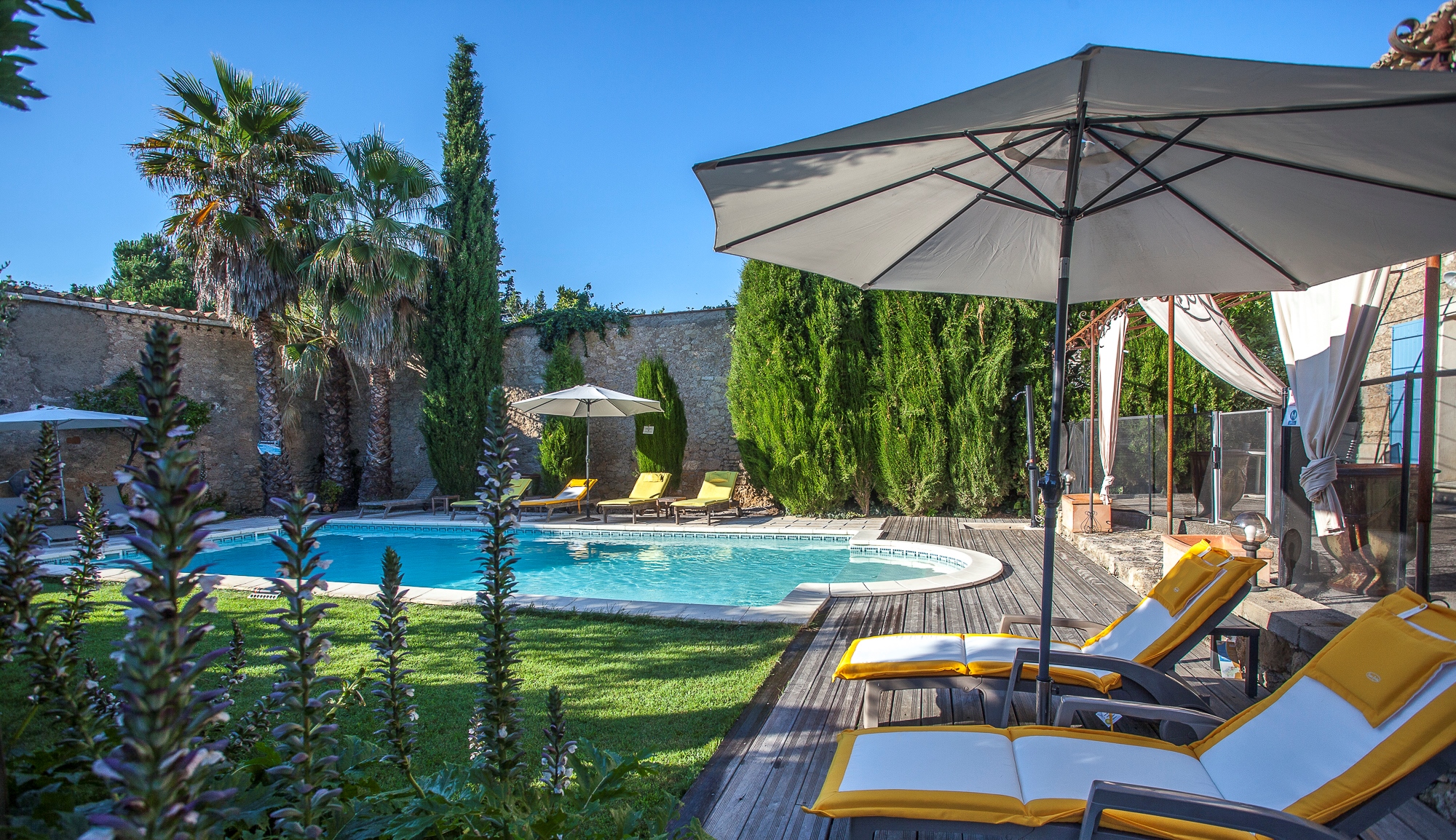 House in wonderful property, car park, beach 3 km