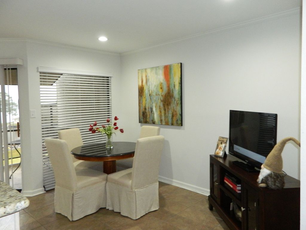 Cozy Willow Beach Lakefront Condo With Boat Slip Condominiums for Rent in Hot Springs