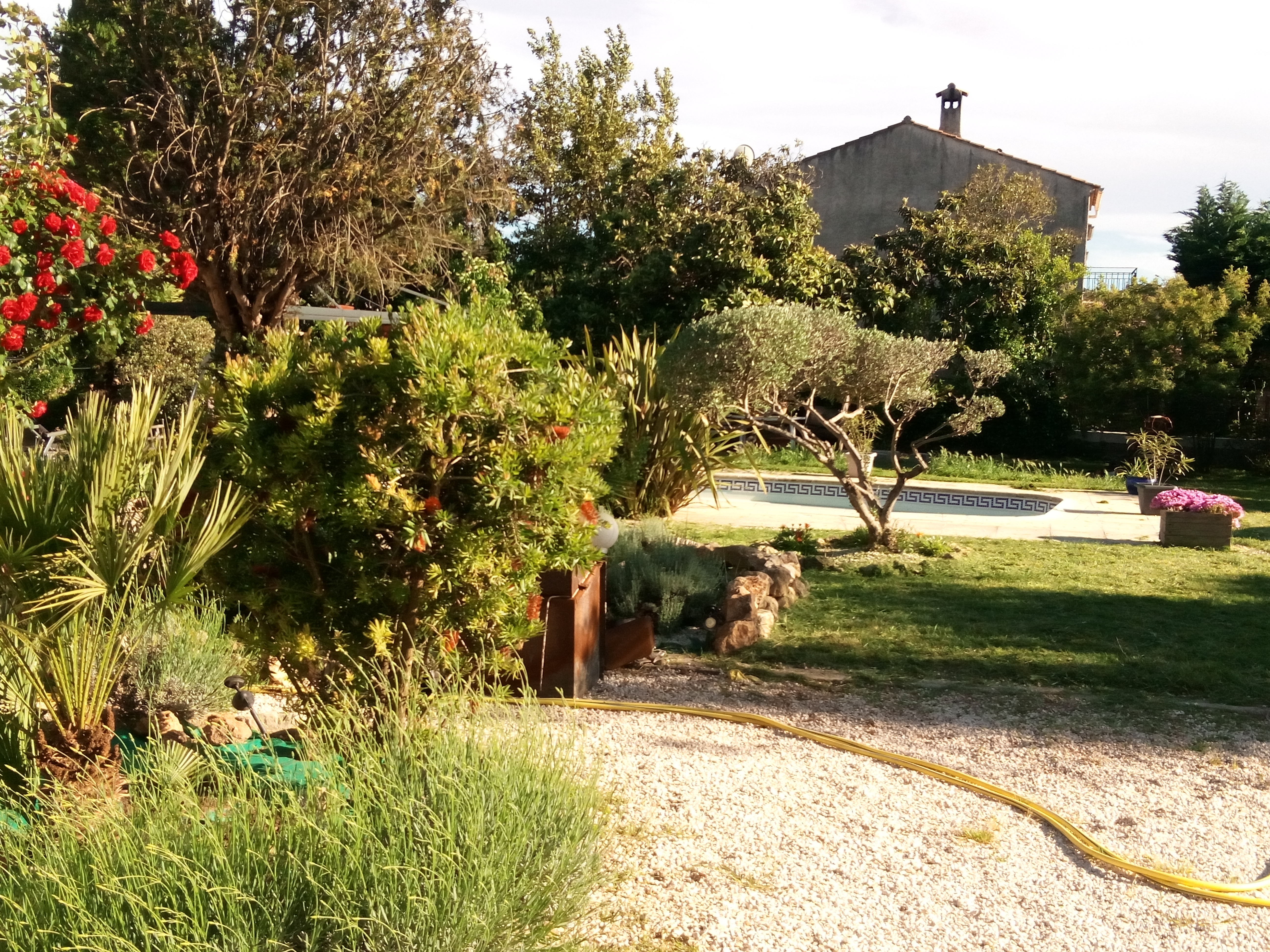 F2щ rez de ch. ds villa parking swimming pool in summer