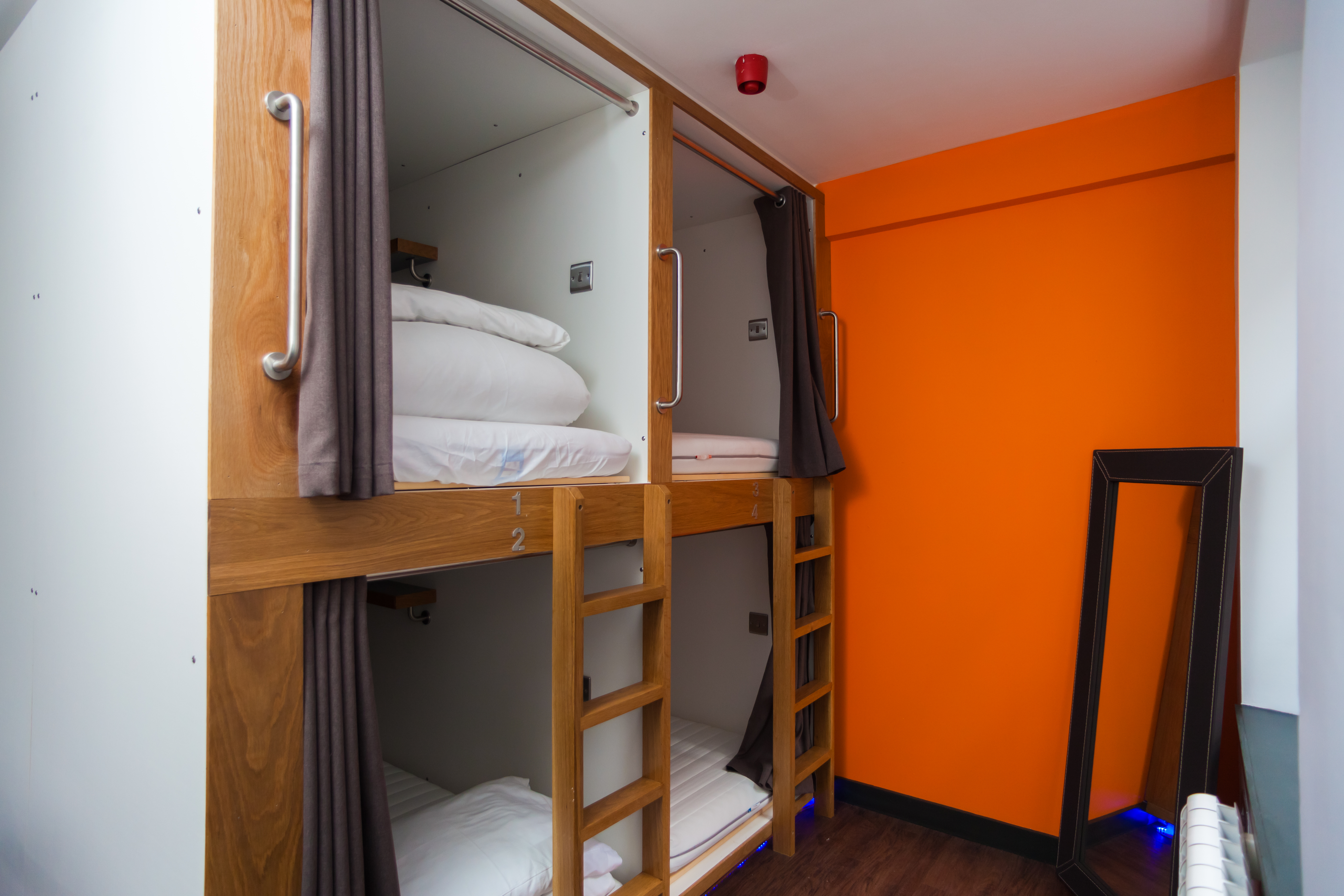 CoDE Pod Hostels - THE LoFT - 4 Pod Mixed Dorm in Old Town, Princes Street and Leith Street, Edinburgh