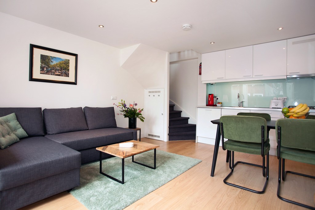 Great One Bedroom Split Level Apartment for 4 persons close to Central Station — The Hague stay