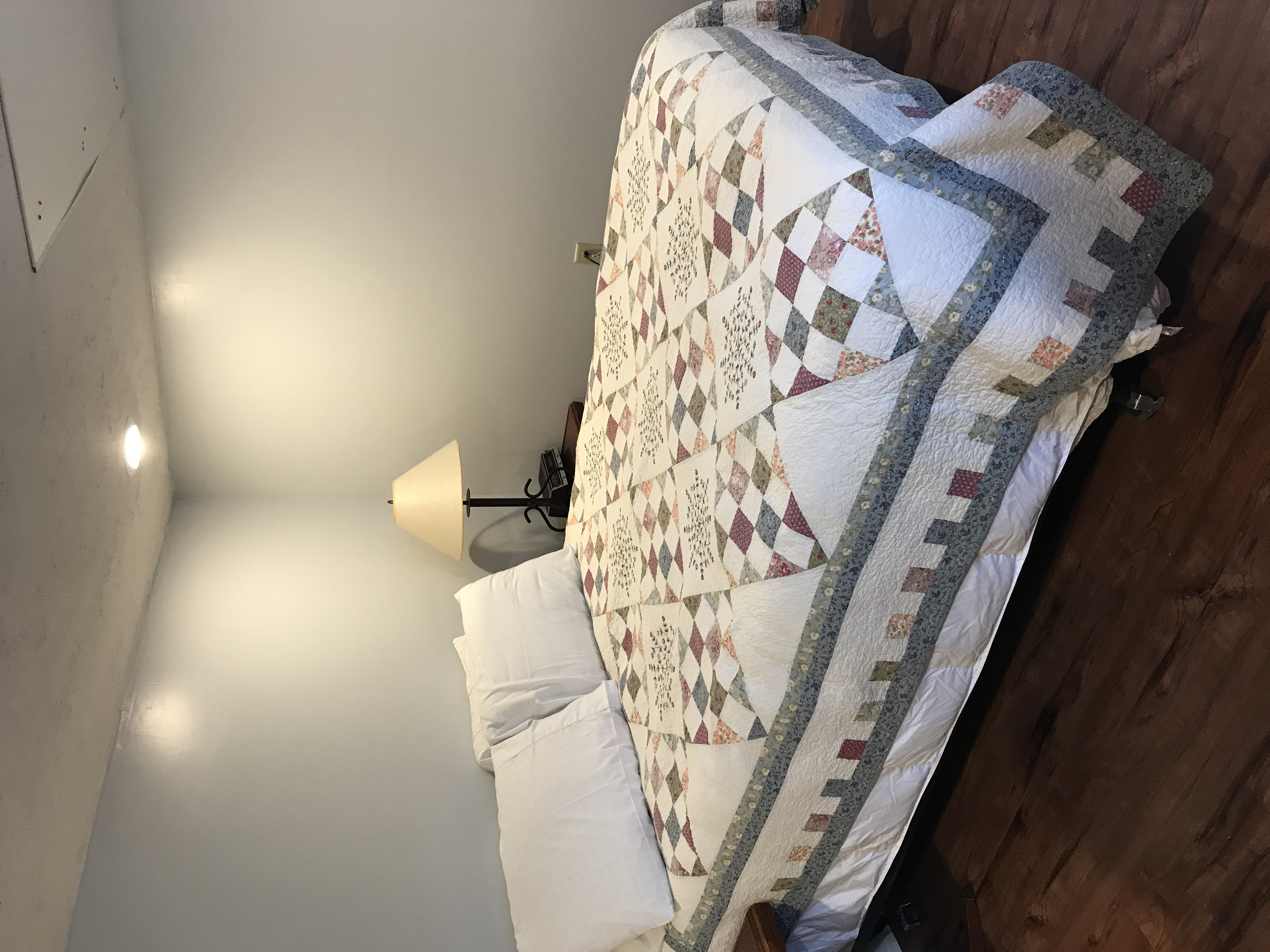 MERRIE & ROBERT'S: Beautiful Big Blue House Suite