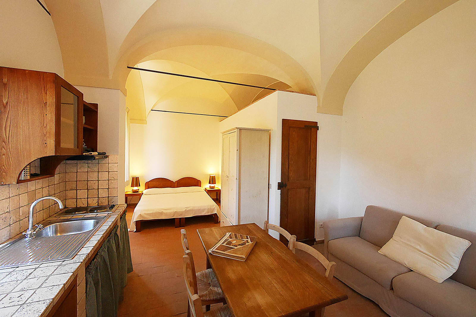 Studio in a farmhouse just steps from the sea