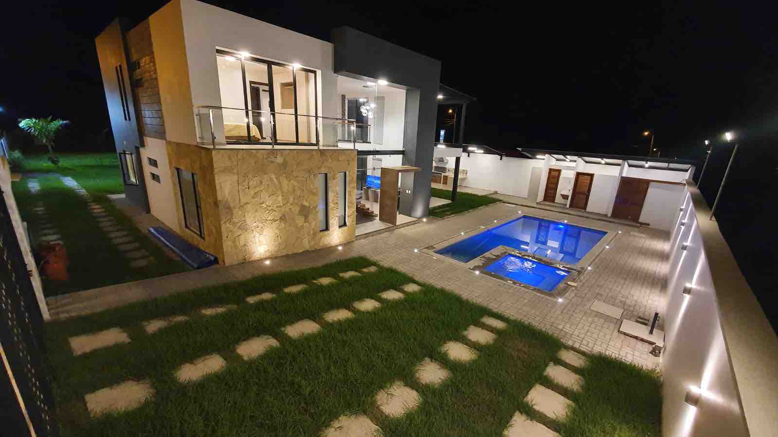 Villa Elegante Vacacional in Valle de Yunguilla