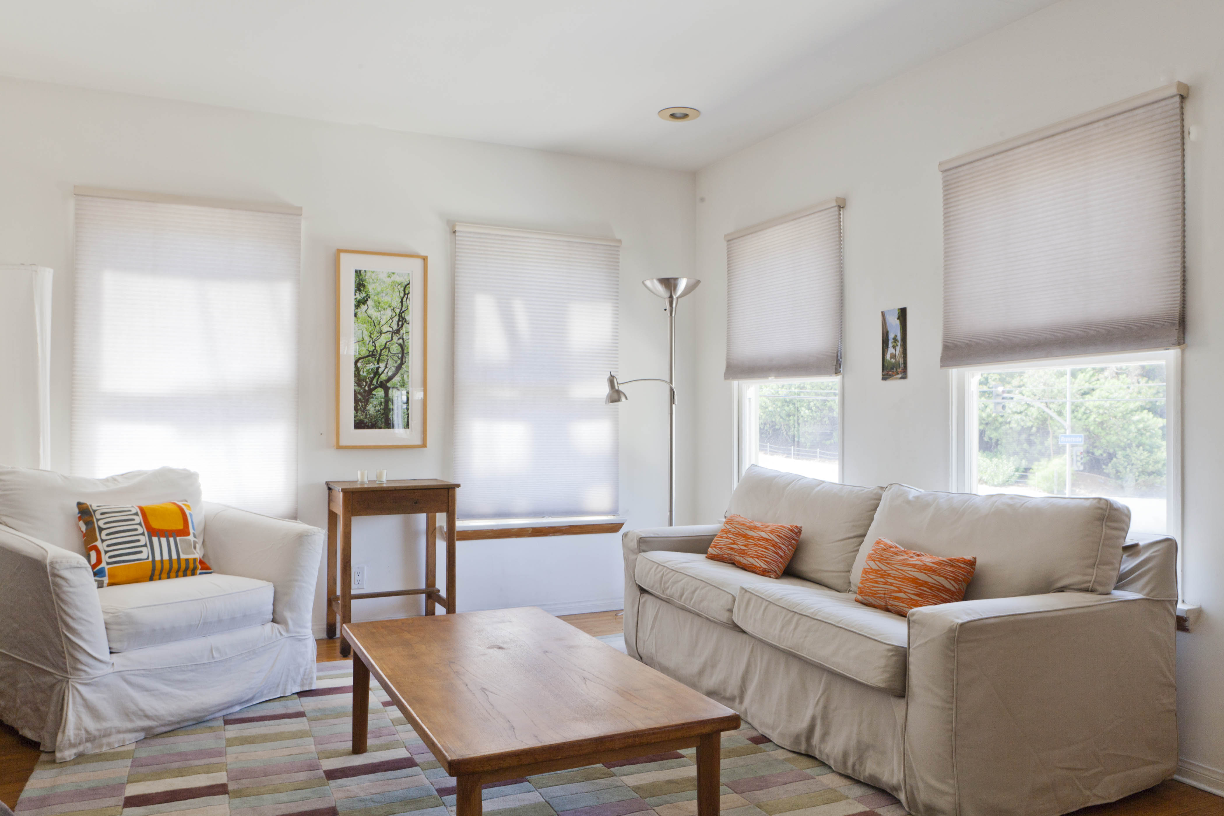 Sunny, spacious apartment with deck in Elysian Valley, Los Angeles