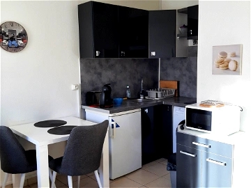 Spacious apartment with balcony near train station