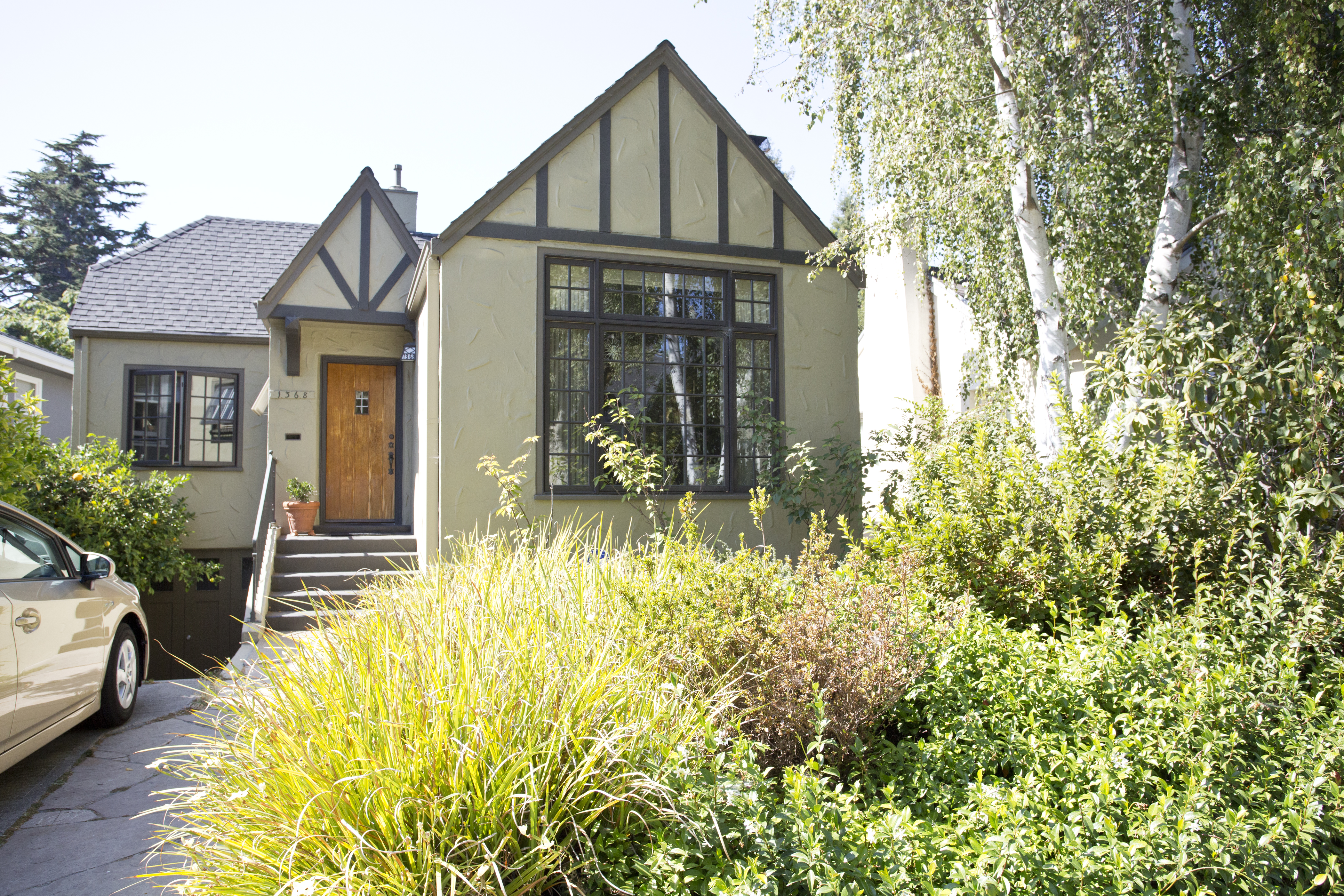 Lovely sunny spacious home in coveted neighborhood in Crocker Highland, Oakland