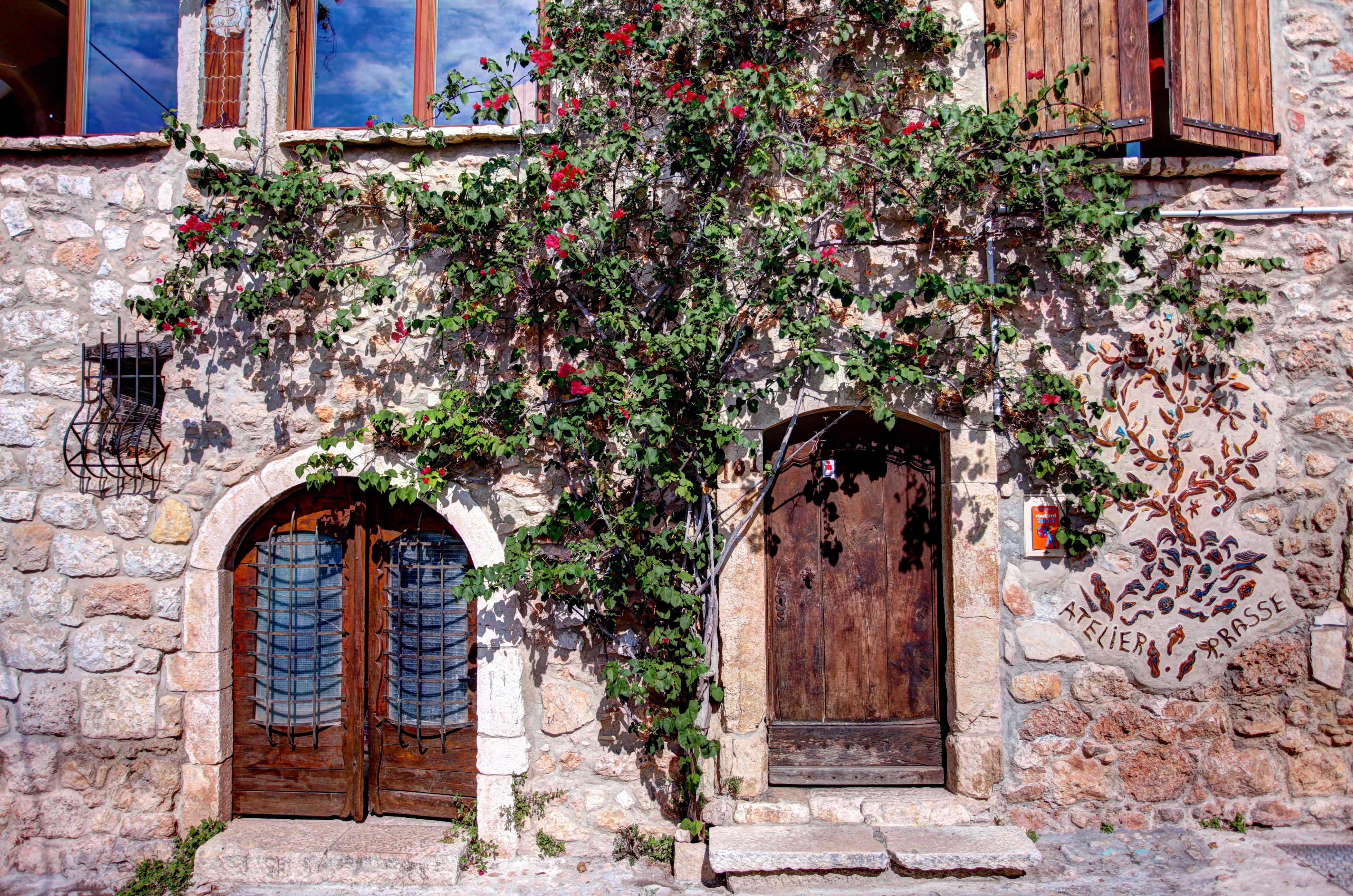 Cottage in village provencal azur