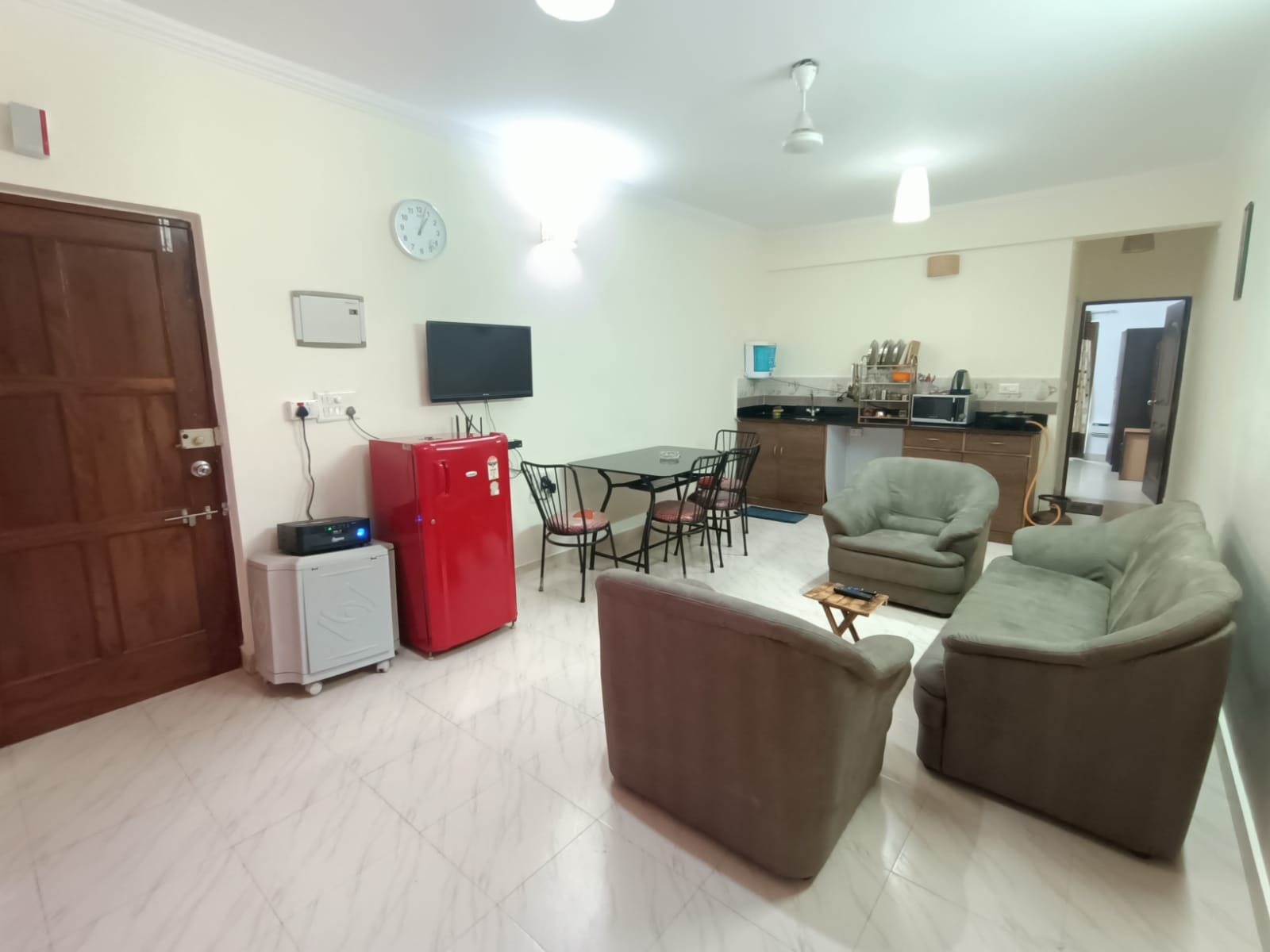 1BHK-5 /AC/ Backup/Pool 5min to Candolim Beach
