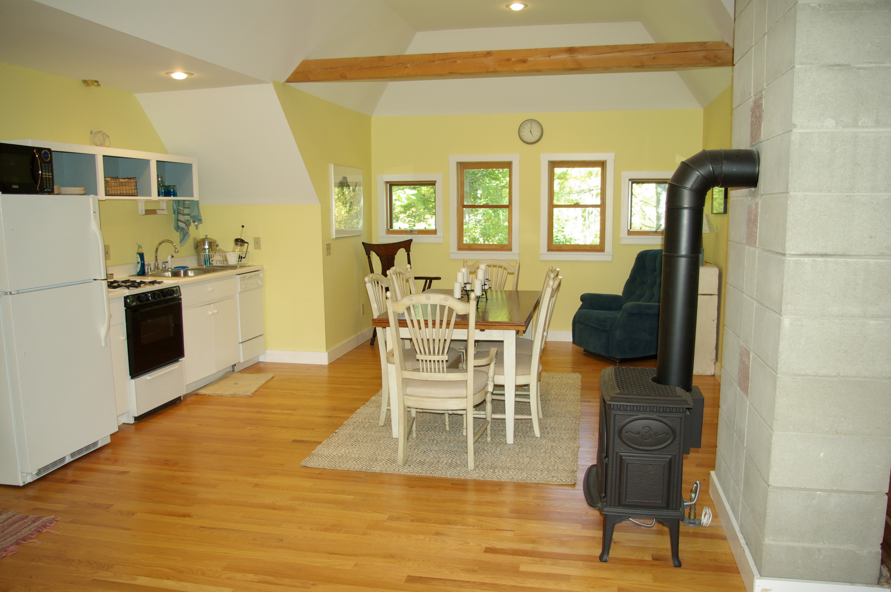 Sunny riverside carriage house Apartments for Rent in Bowdoinham