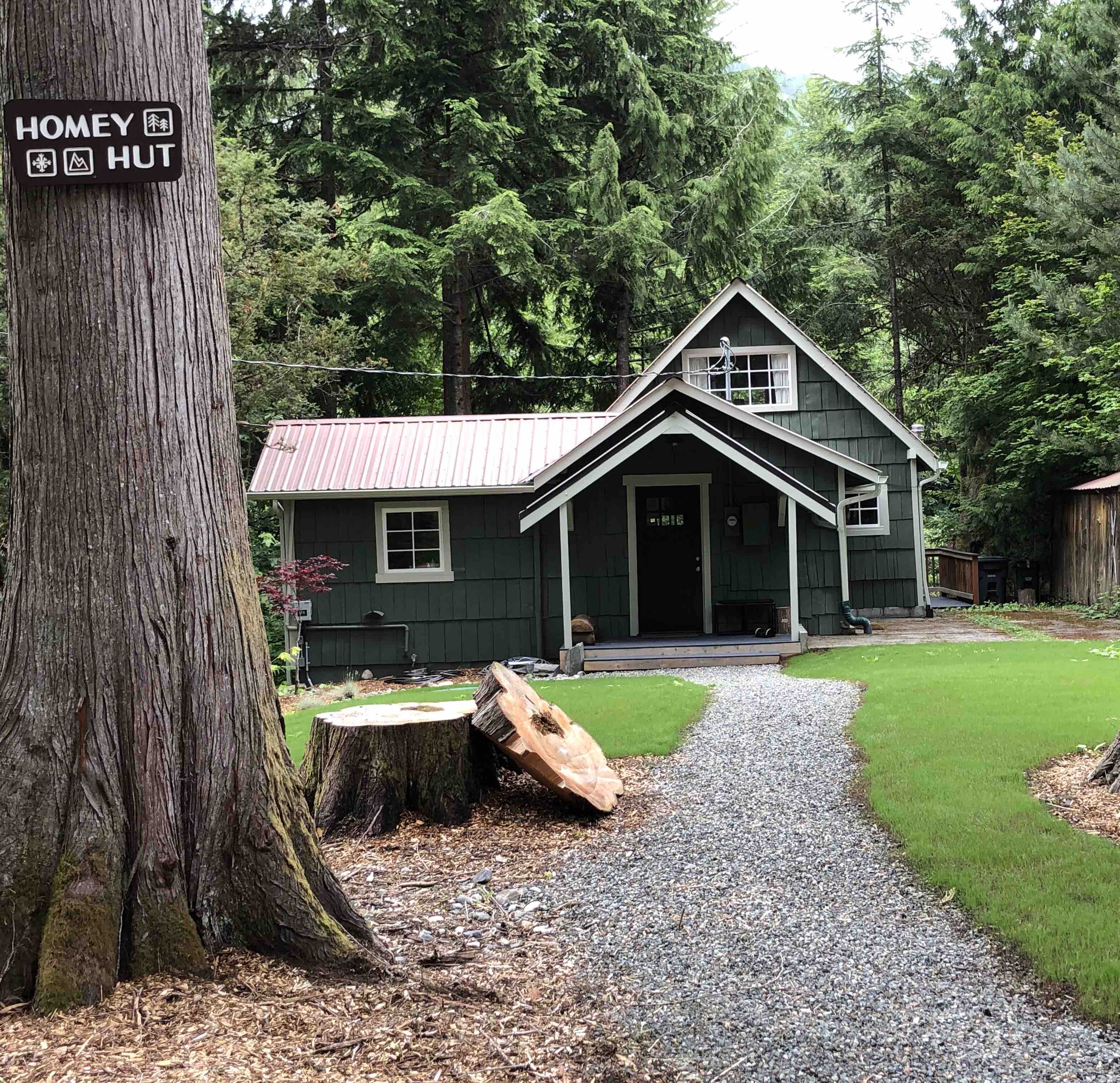 Homey Hut Riverfront Mt Rainier Crystal Mountain Cabins for Rent in Enumclaw, Washington
