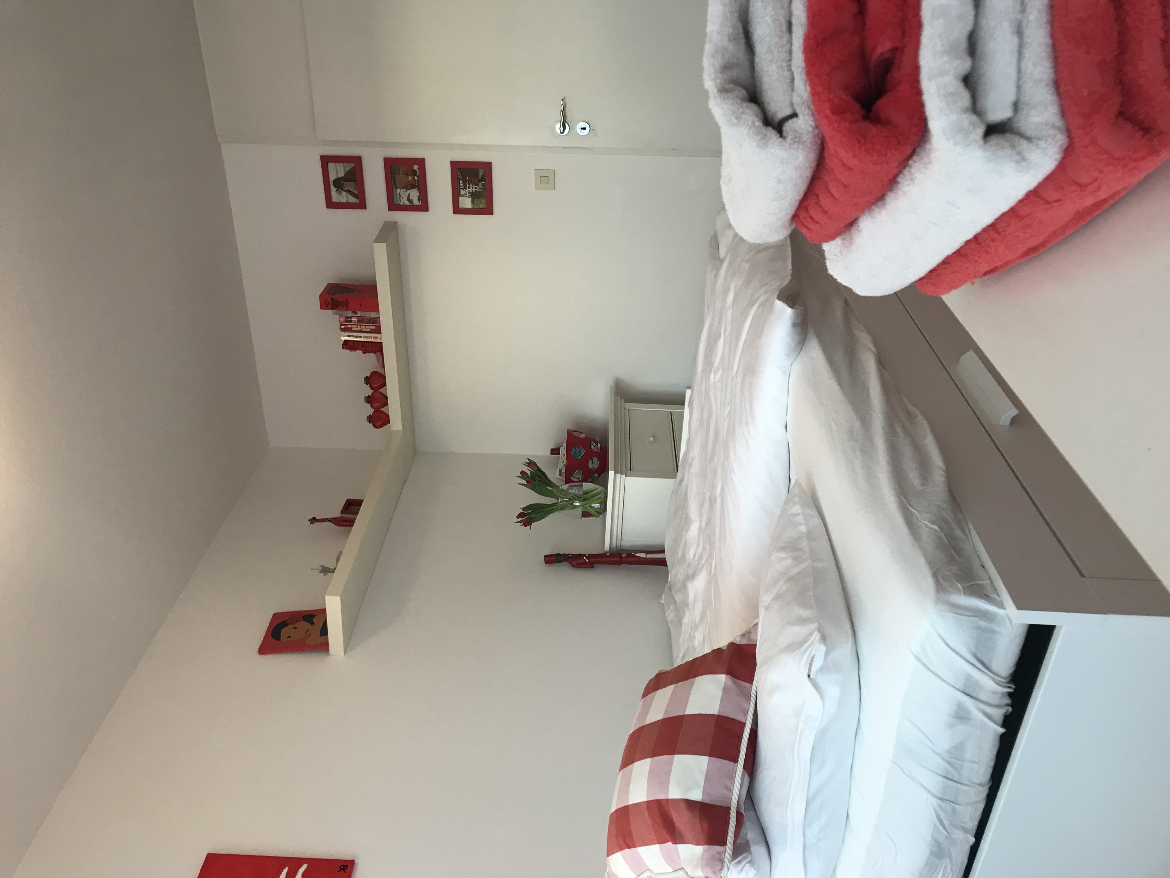 Cozy guest room in high-end flat. in Schwabing-West, Munich