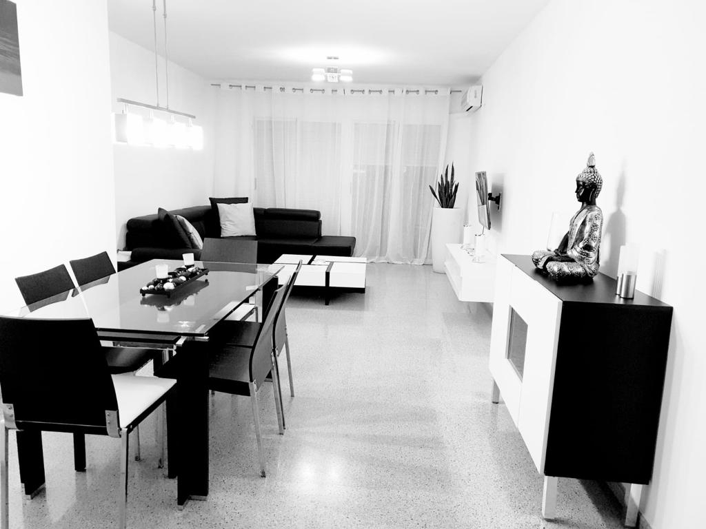 Beautiful downtown Gandia apartment