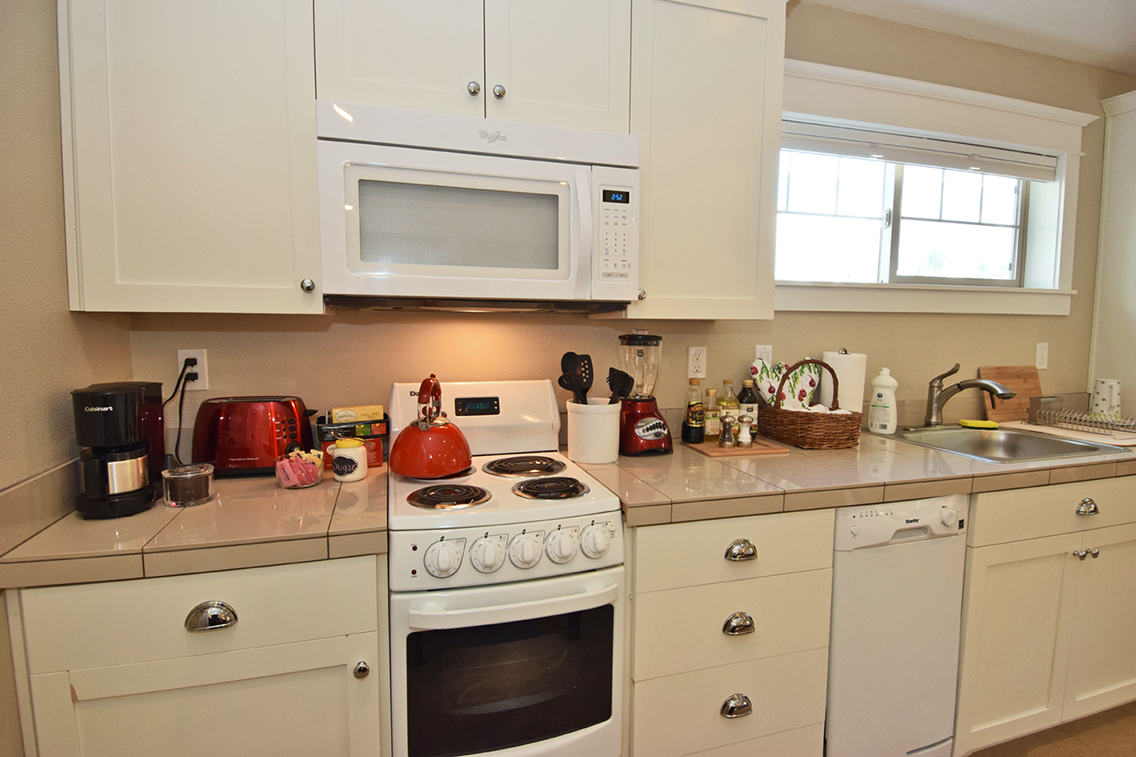 Cozy Portland Studio Apartment Guesthouses for Rent in Portland