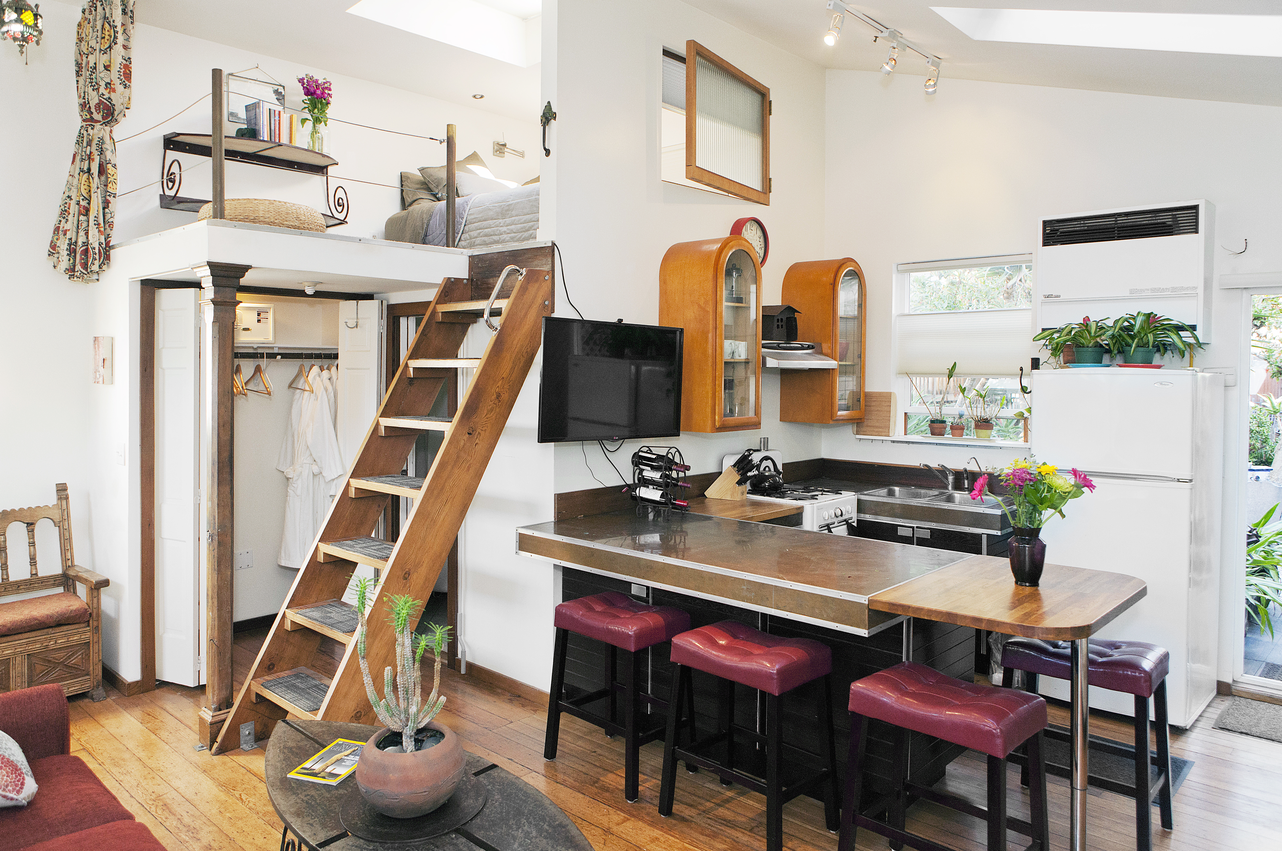 Sunny Loft in Gorgeous Cottage in Prescott, Oakland