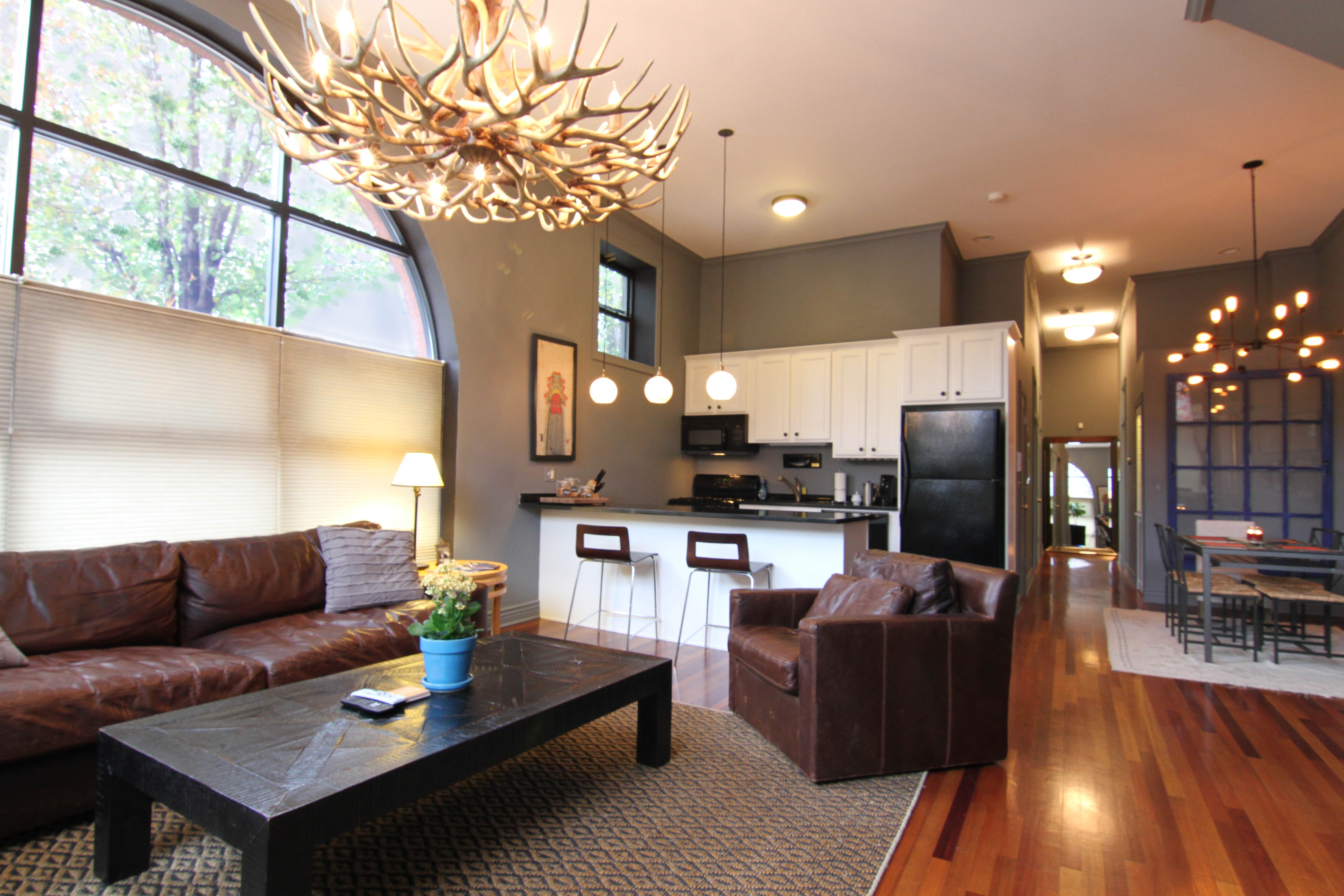 Whit's Place in Bucktown Condominiums for Rent in Chicago, Illinois