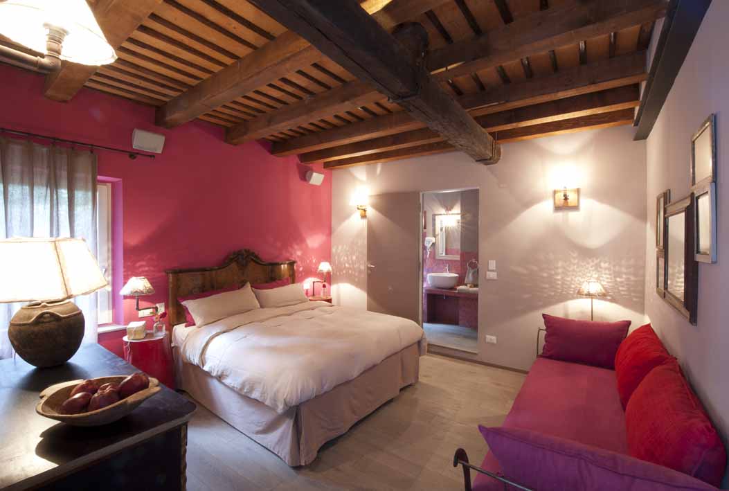 Red Room - Casa Fluò Relais in Santo Stefano, Bologna