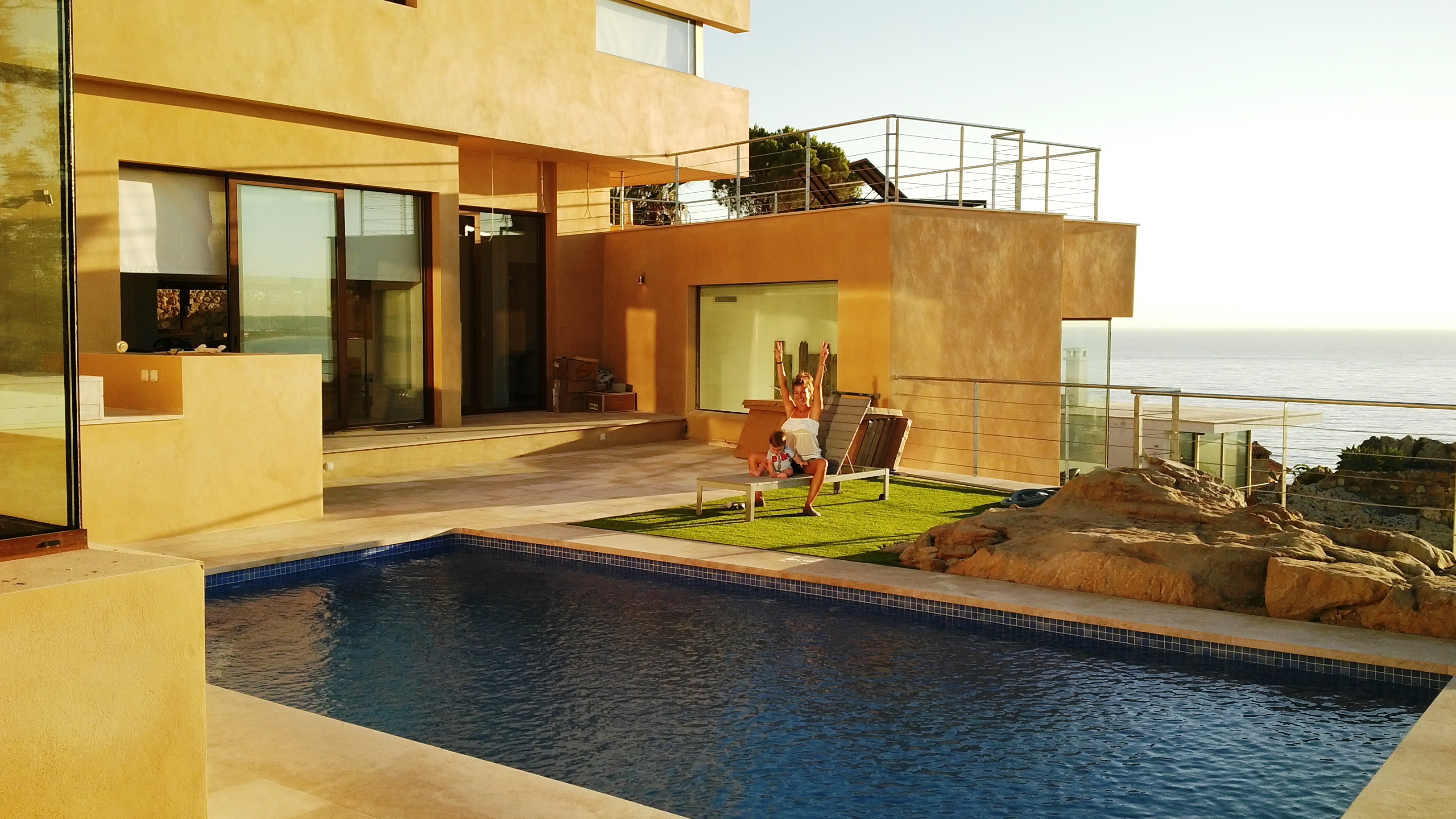 A Cliffside Heaven an der spanischen Küste (New York Times) Villen zur Miete in Cádiz, Cadiz