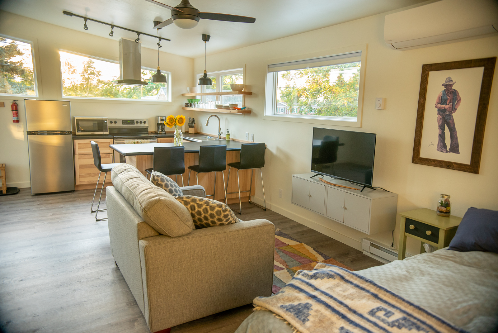 The Green Door - Modern Studio, Great Location in Bozeman, Bozeman