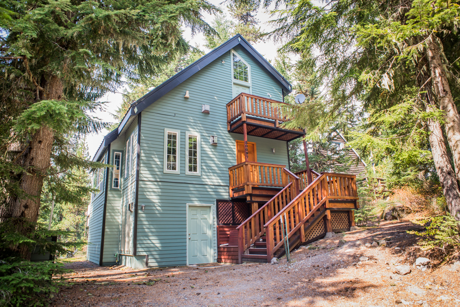 Great Location with Pool Table!