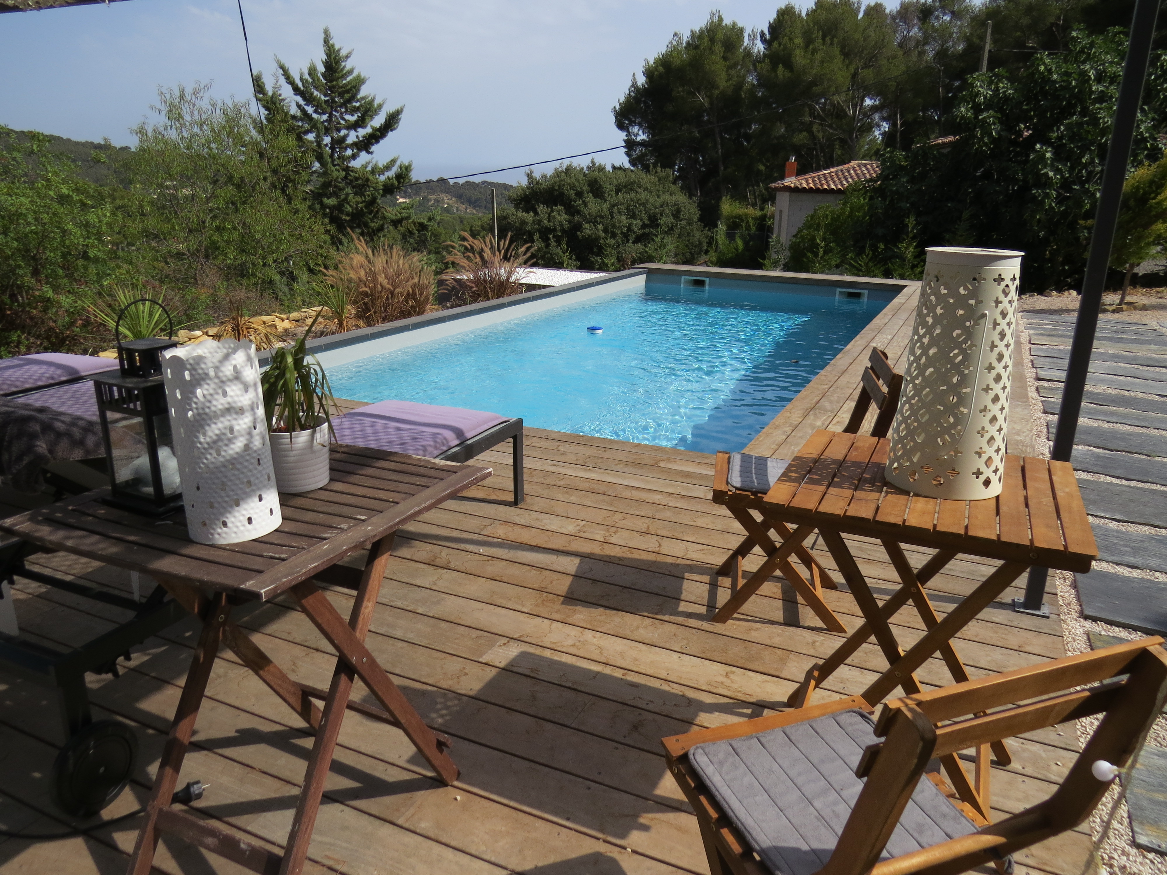 independent studio swimming pool in La Ciotat  (Ceyreste)