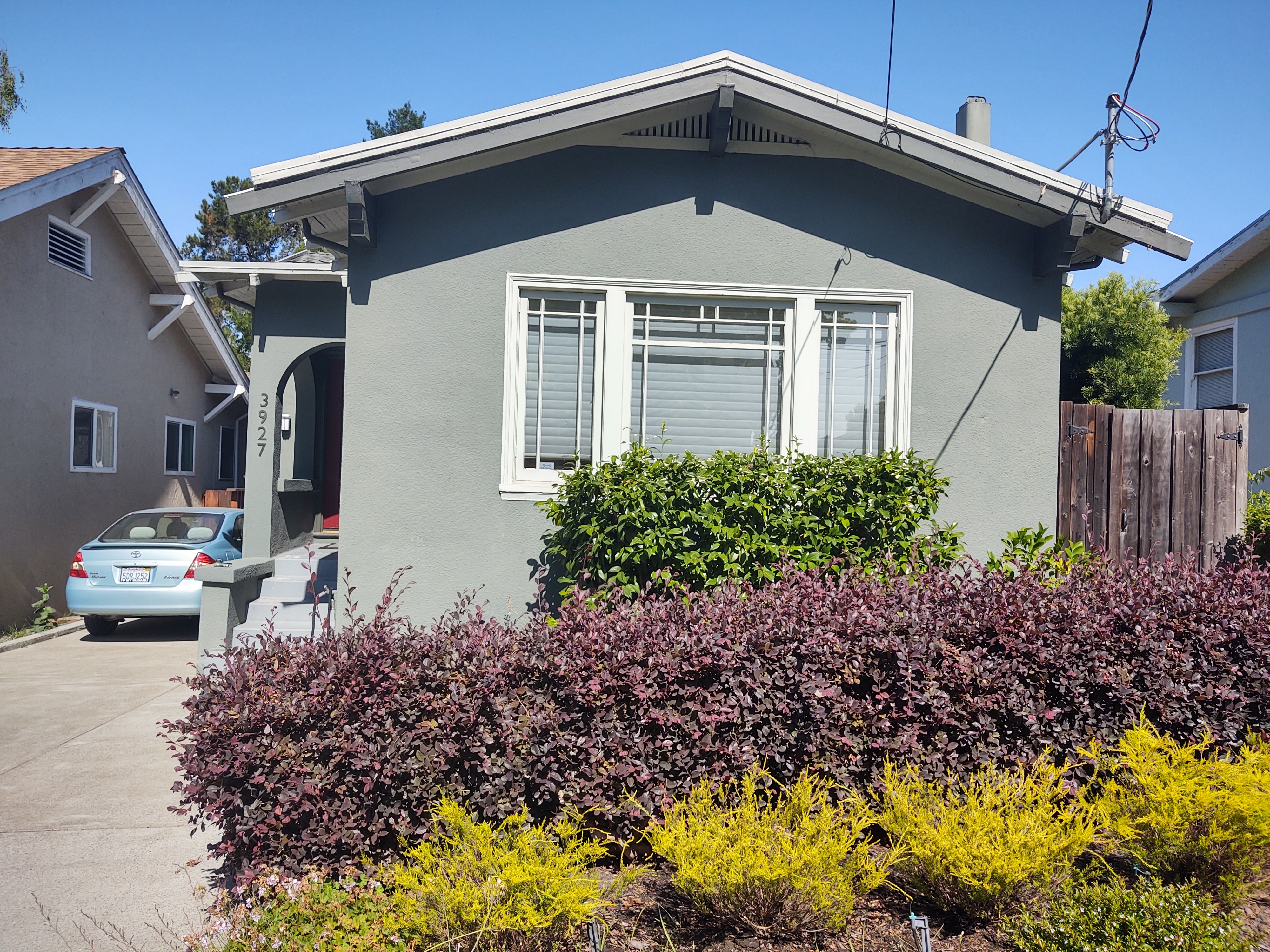 Comfy shared space w/ lots of extras (room 1 of 2) in Glenview, Oakland