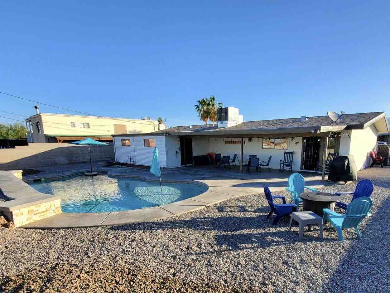 Location! Closest Pool home in the Heart of Havasu