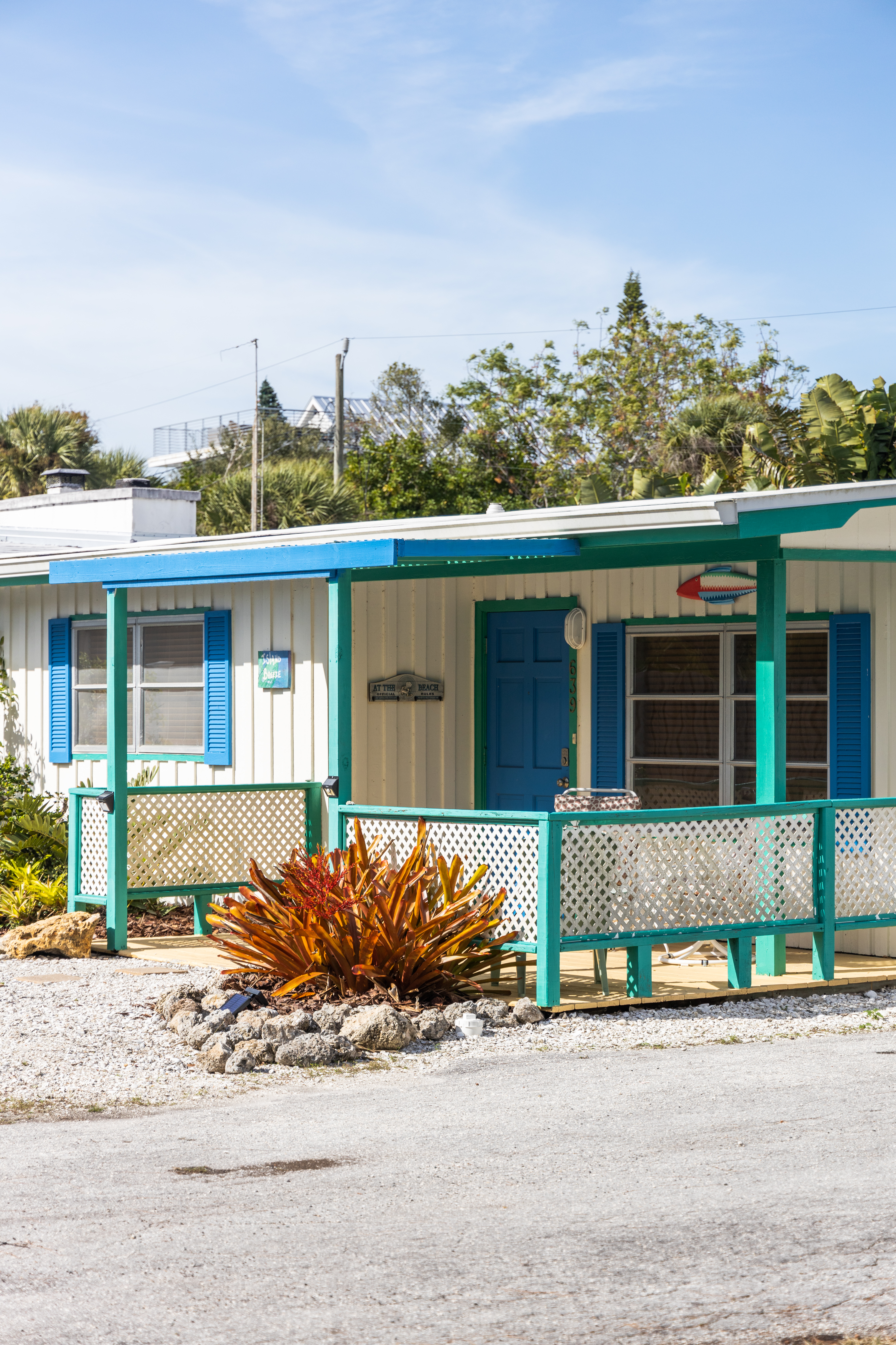 Island Breeze, short walk to the beach and village