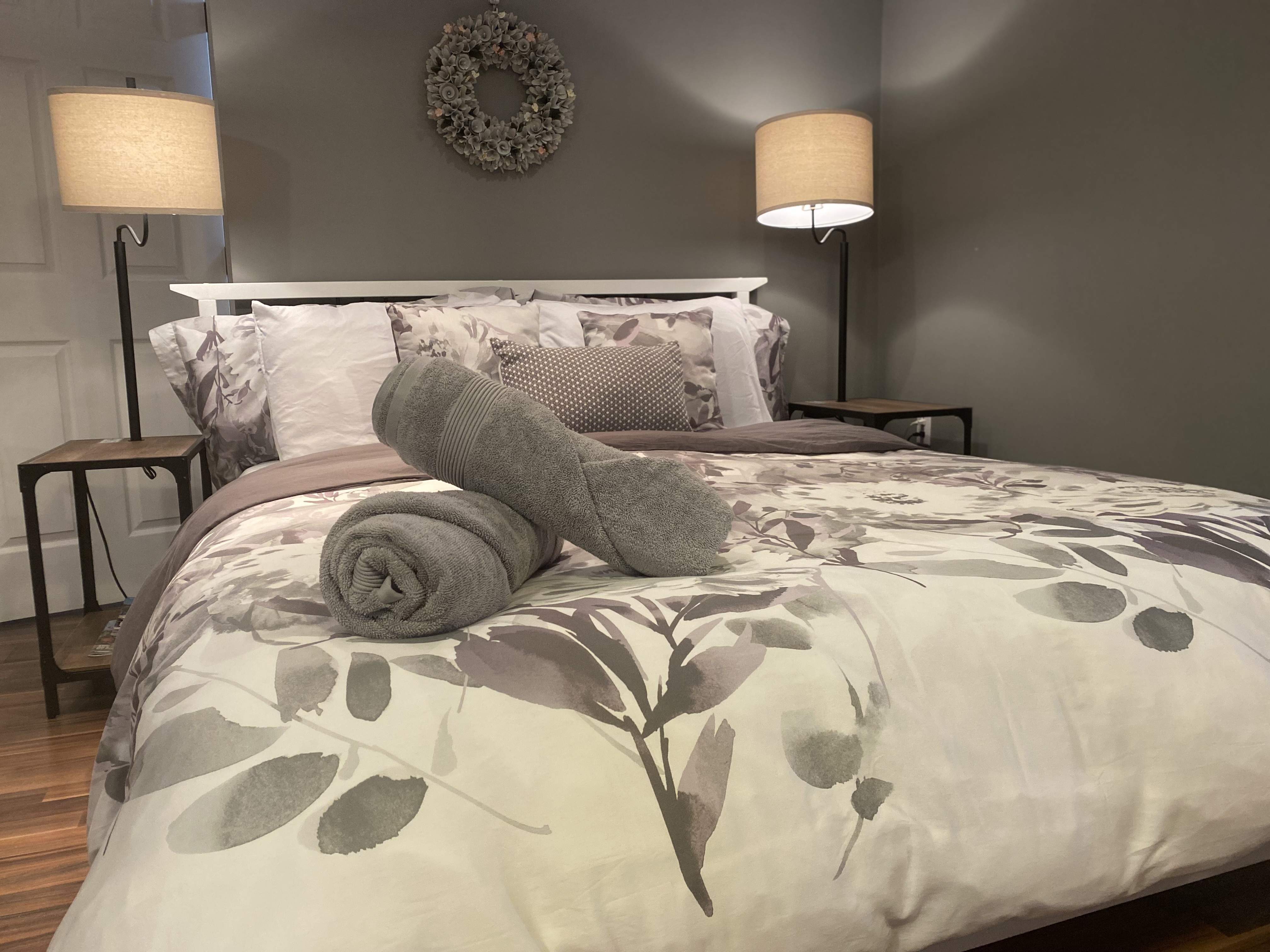 Cozy Stay by MTL Airport | 750+ 5-Star Reviews