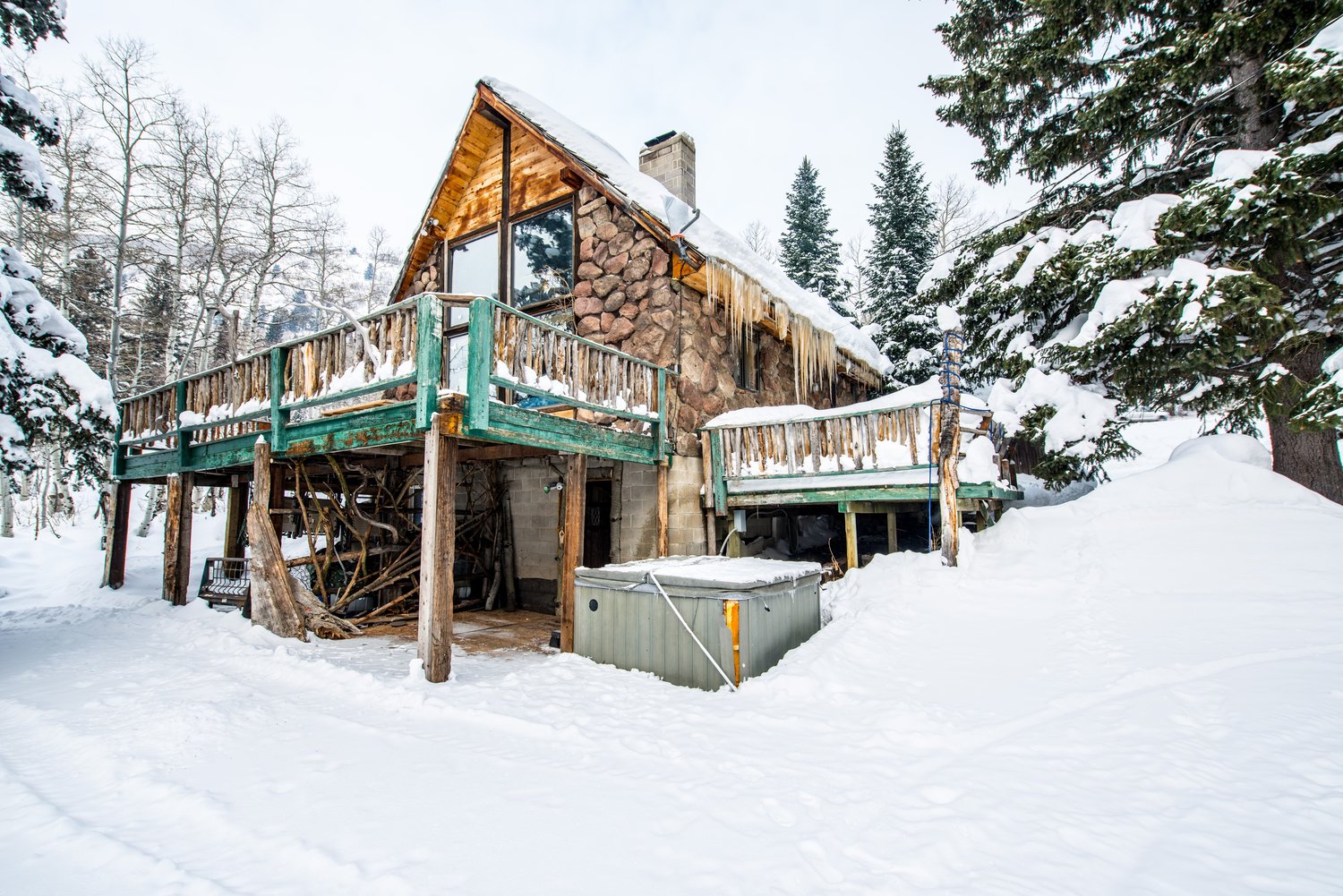 Chalet In The Rockies B&B, British Columbia, Canada Enjoy everything the Rockies have to offer - Chalets for Rent in Salt