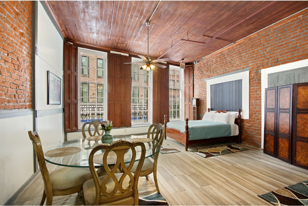 Balcony Suite in Downtown New Orleans Walk to FQ Apartments for
