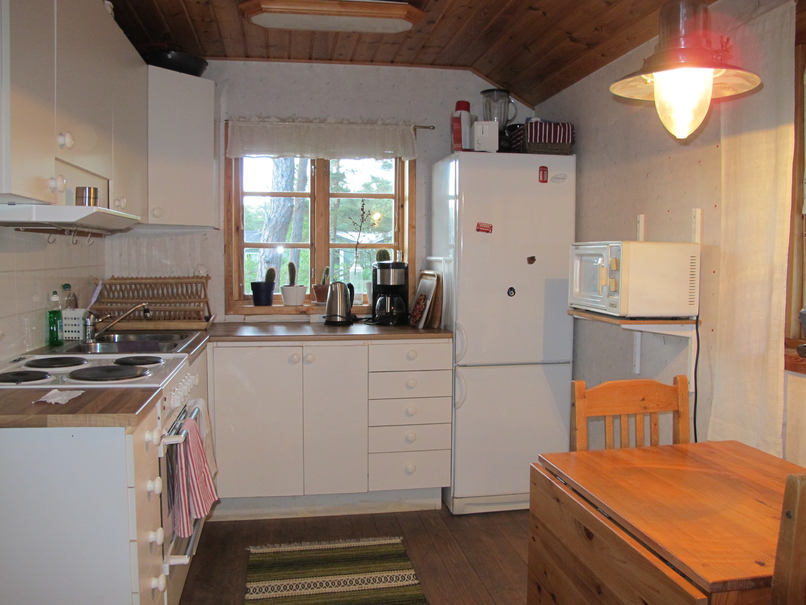 Stuga i Brissund med havsutsikt Stugor att hyra i Gotland