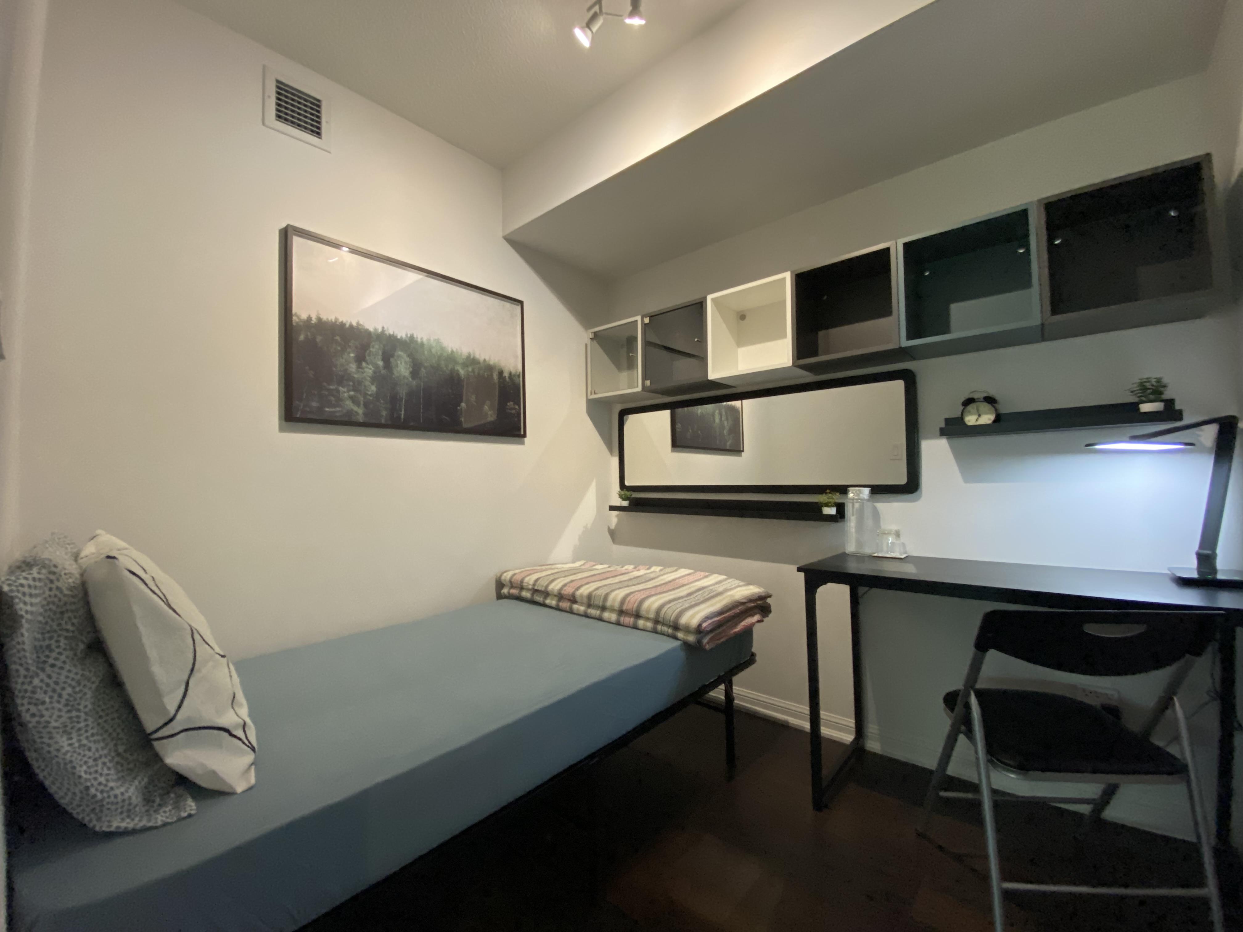 Cozy Central Downtown Room in Tourist District