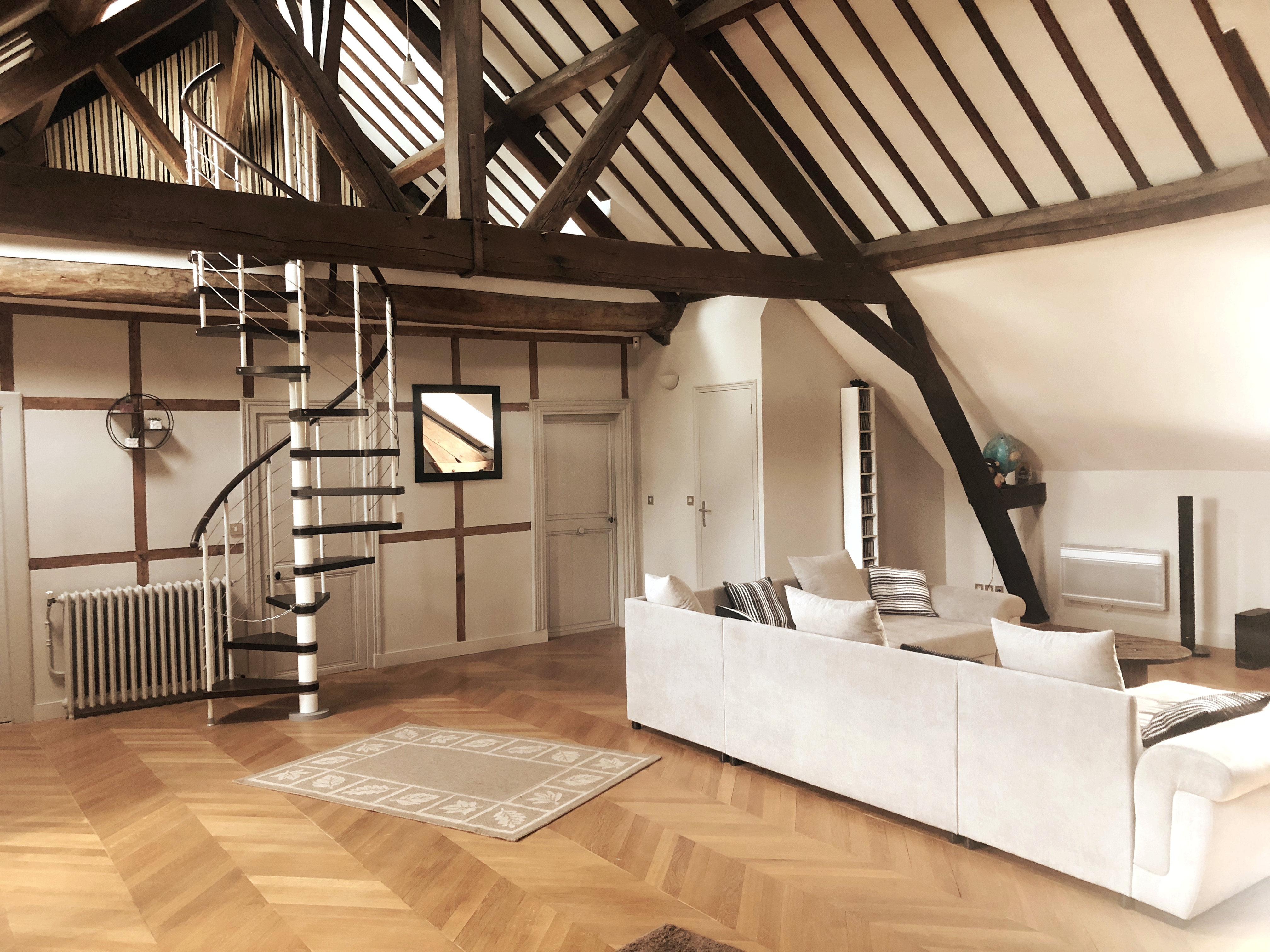 Beautiful Compiègne downtown loft 1 hr from Paris