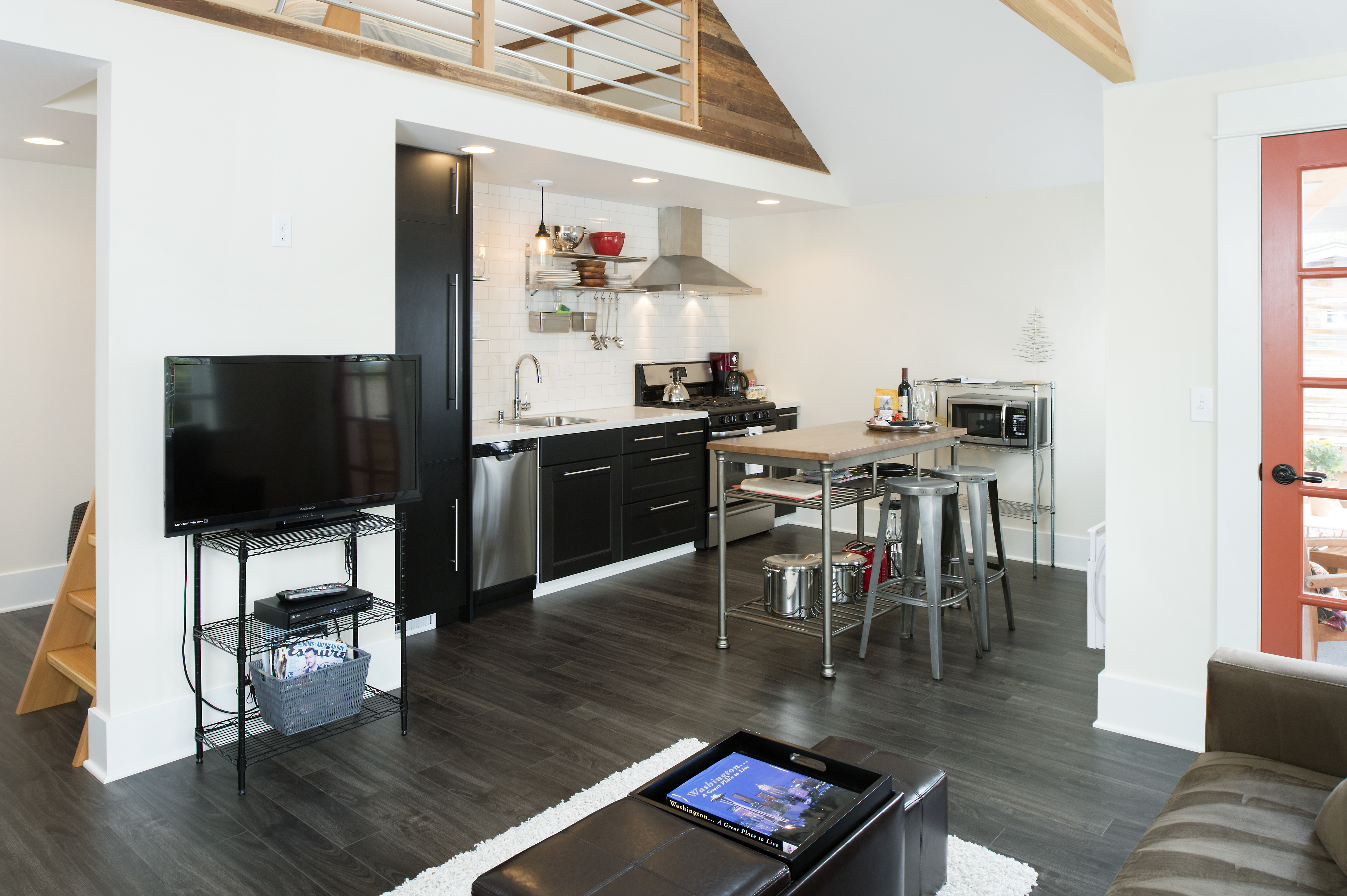 Seattle Urban-Chic Studio Cottage