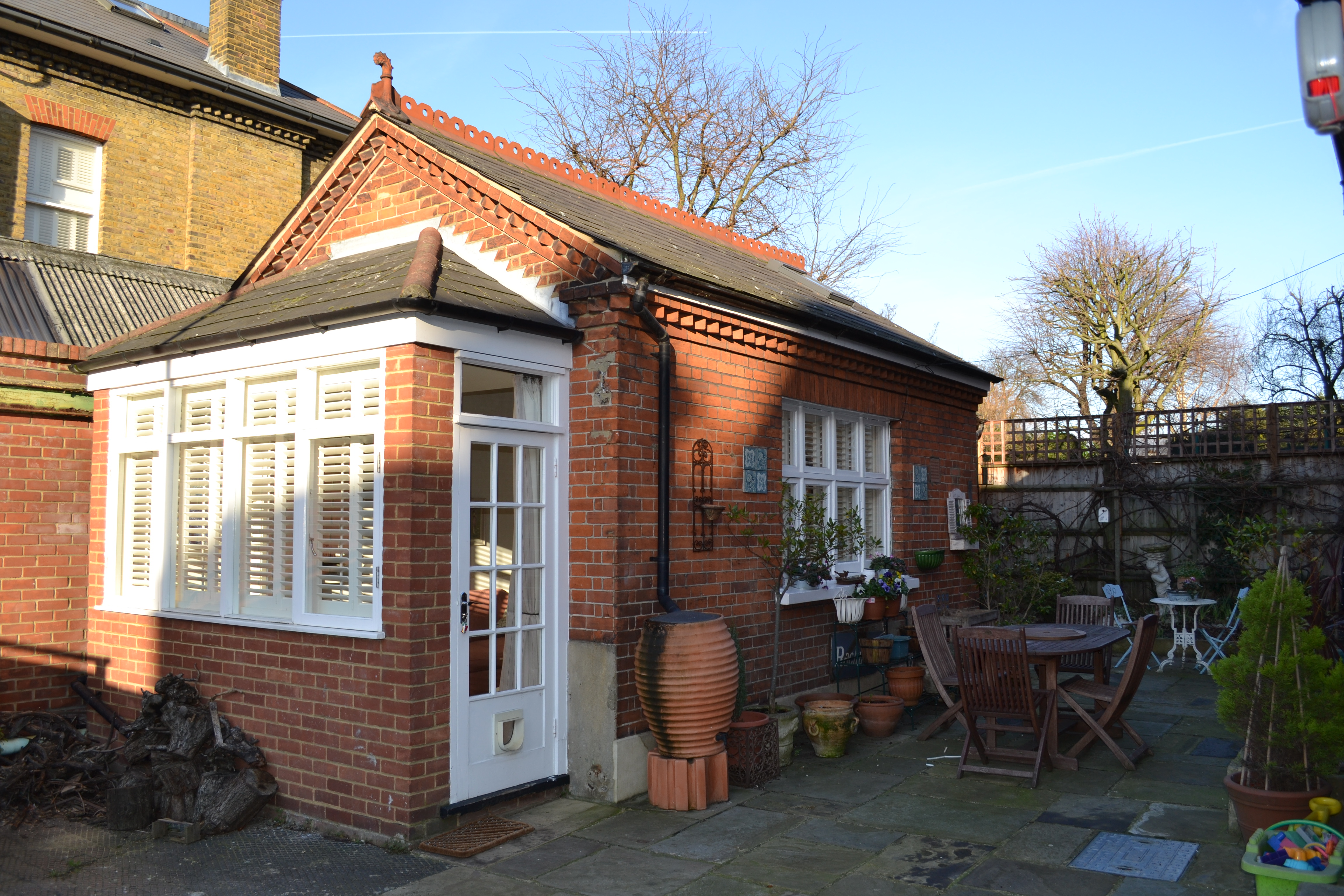 Pretty Self Contained Coach House in Wandsworth, London