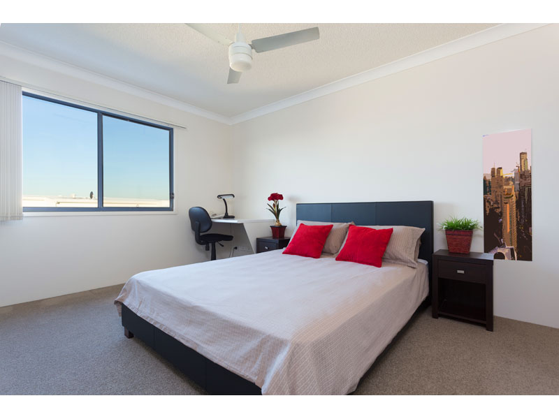 Taringa Apart. - Clean, Quiet, close to UQ & CBD. in Taringa, Brisbane