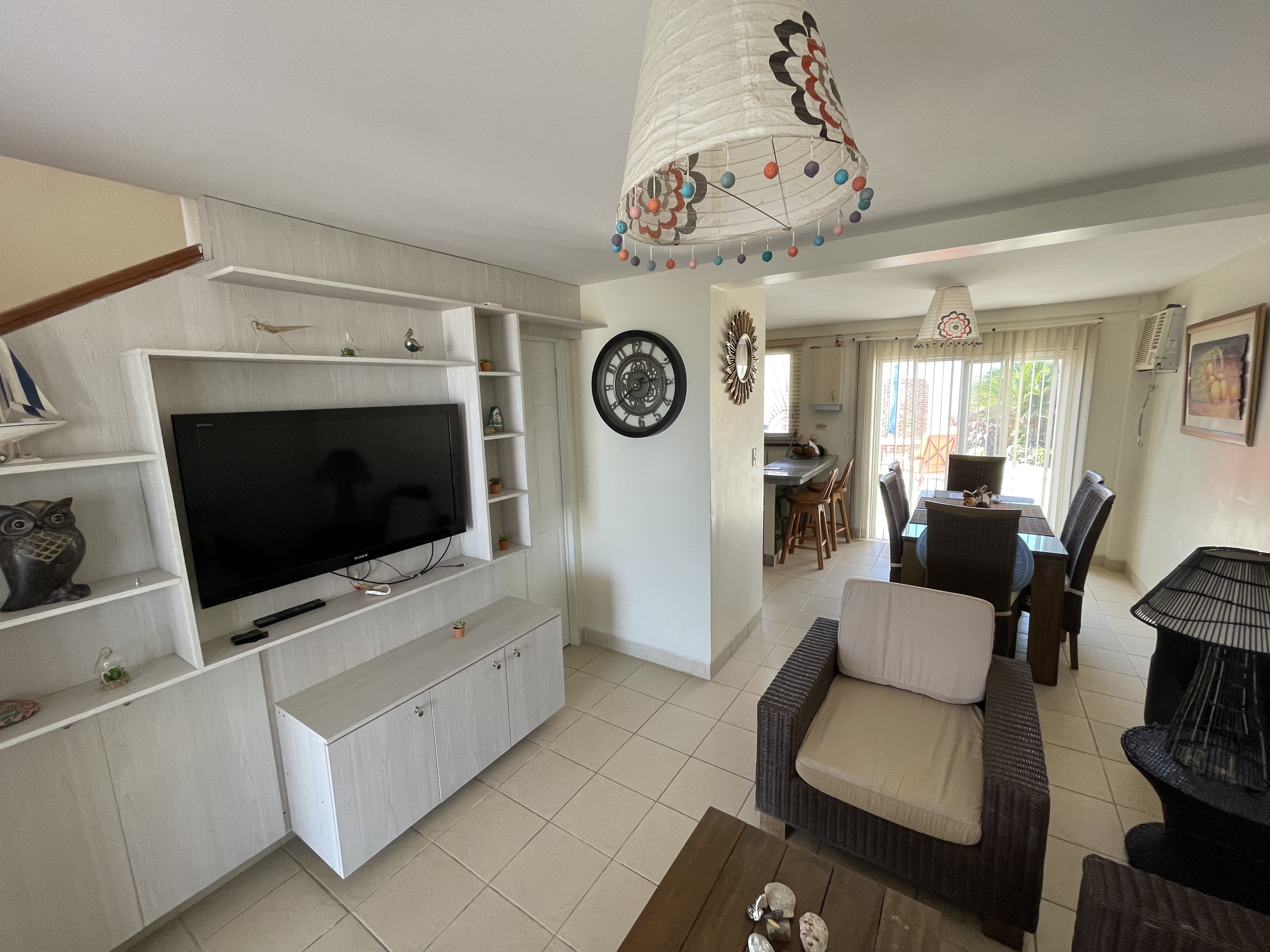 3 Bedroom Home Close access to the beach