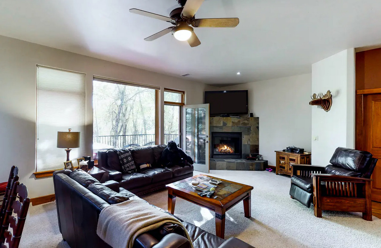 Luxurious Townhome 4bed 3bath On River w/ Hot Tub