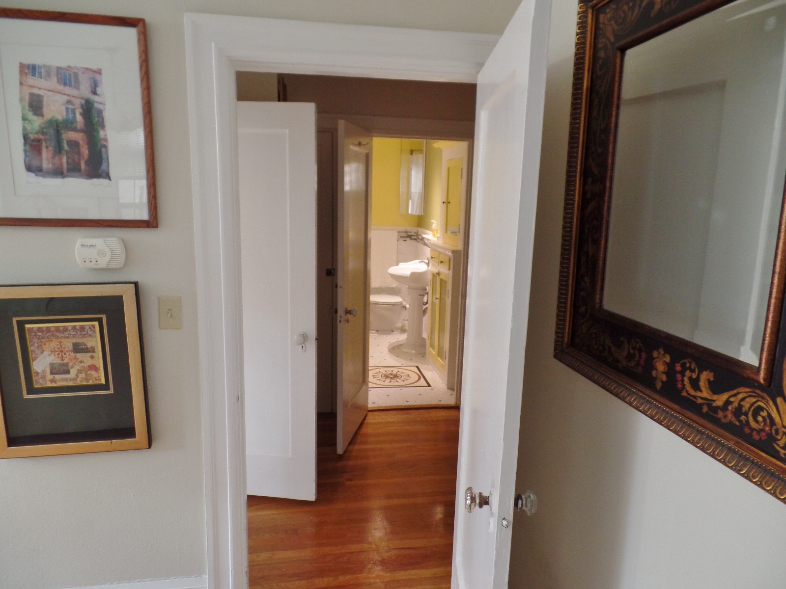 Classic & Spacious 1 BR Elmwood Apartments for Rent in Berkeley