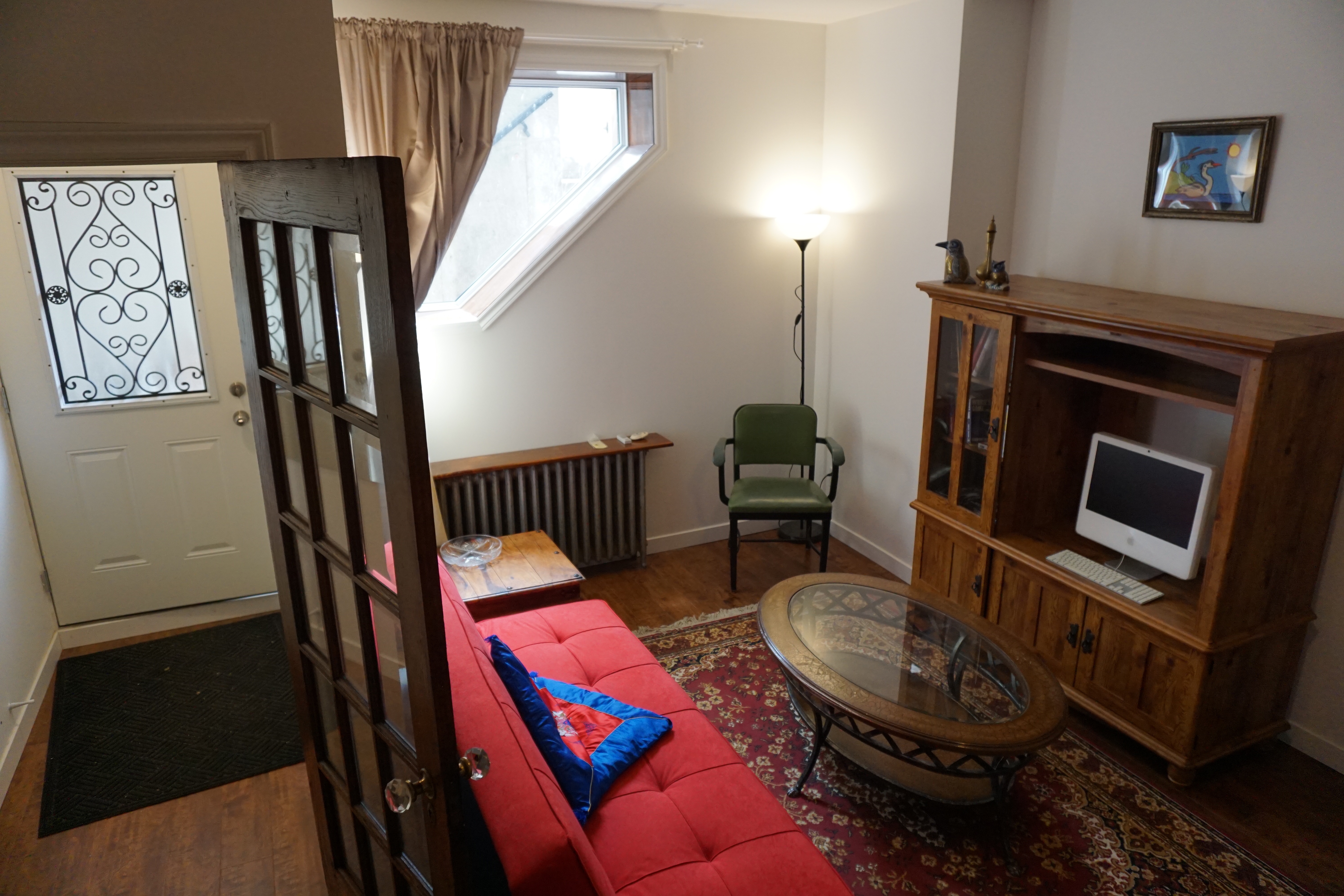 Parkdale Blue House // clean & comfortable