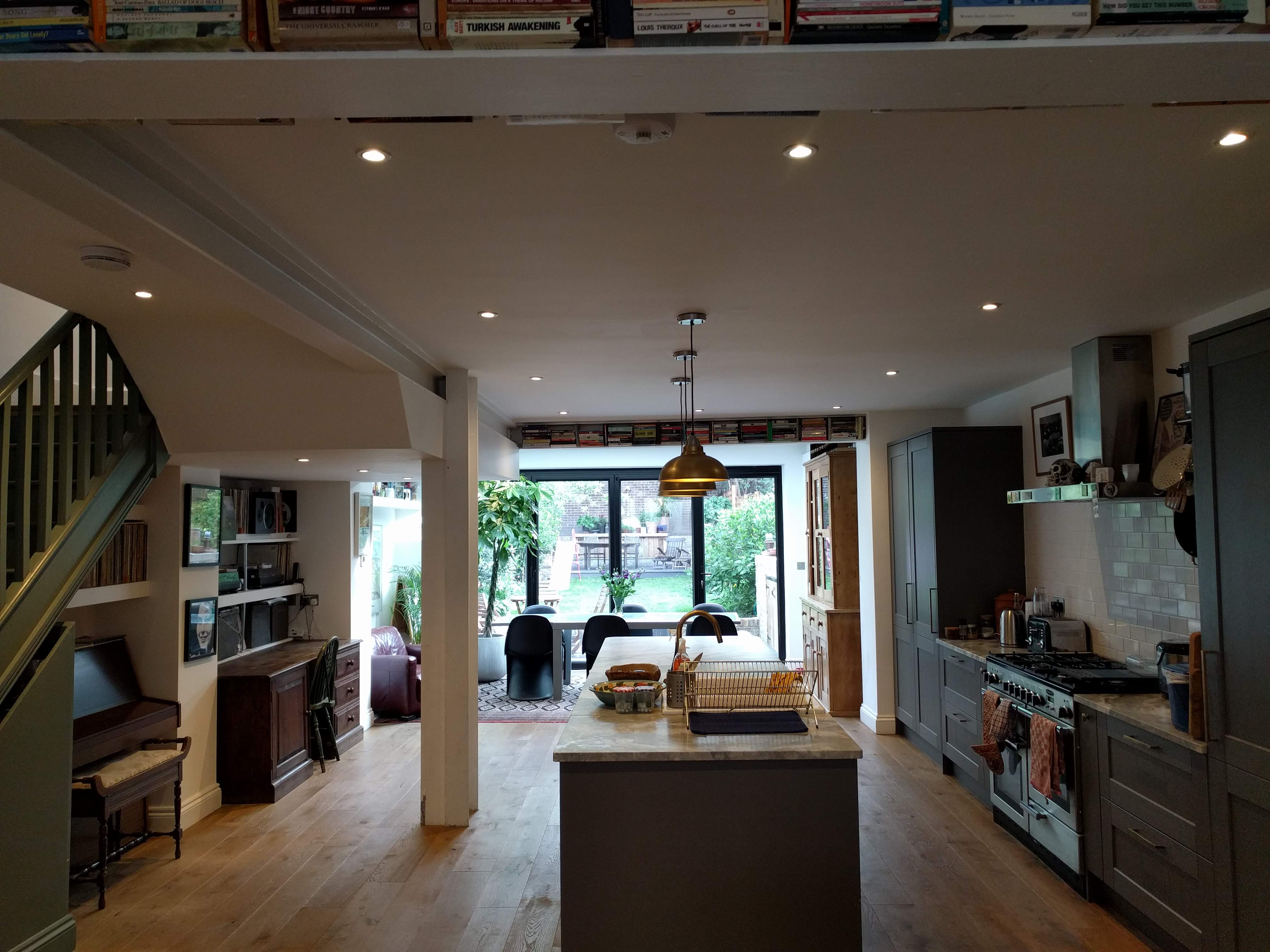 Large 3-bed family flat w/ big garden in Hackney
