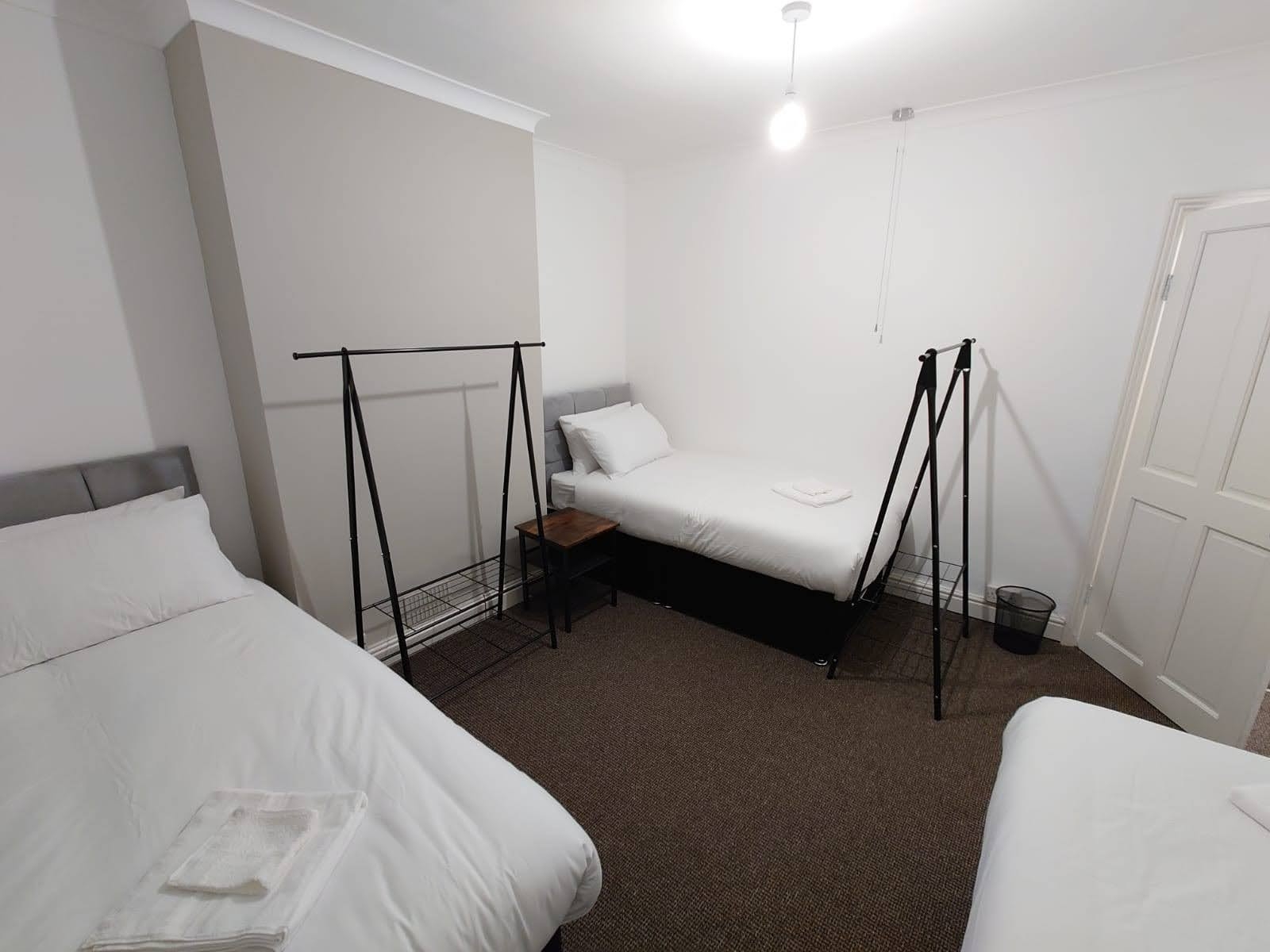 C Spacious 5 Bed Pkg Wifi Long Stays Houses For Rent In Cannock England United Kingdom