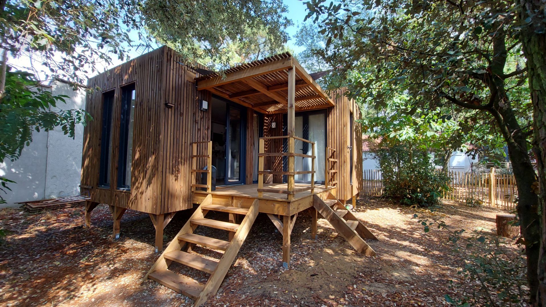 Pleasant Little cabin nestled in the middle of the trees