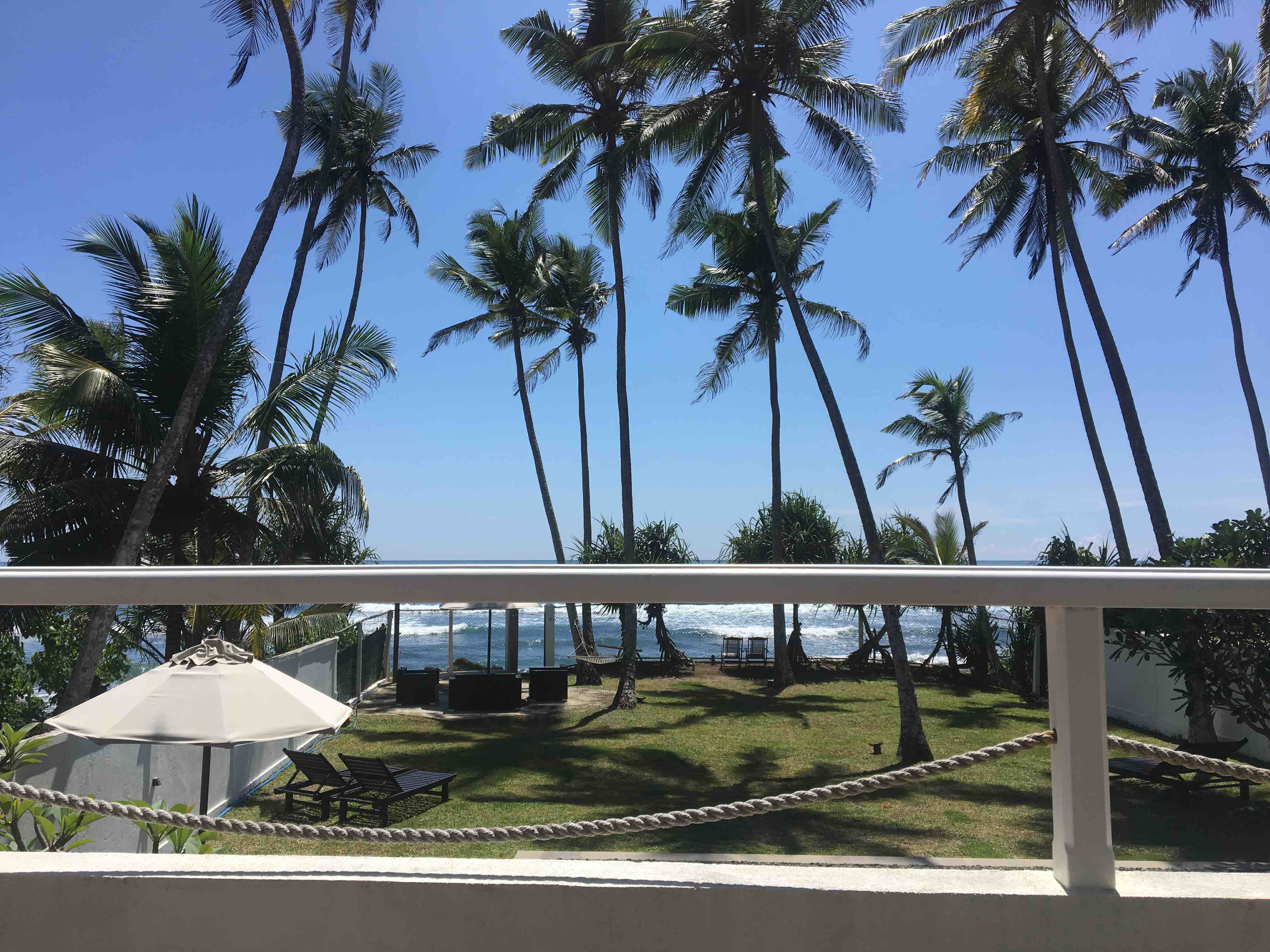 Beach front villa with lovely pool - Madihe.