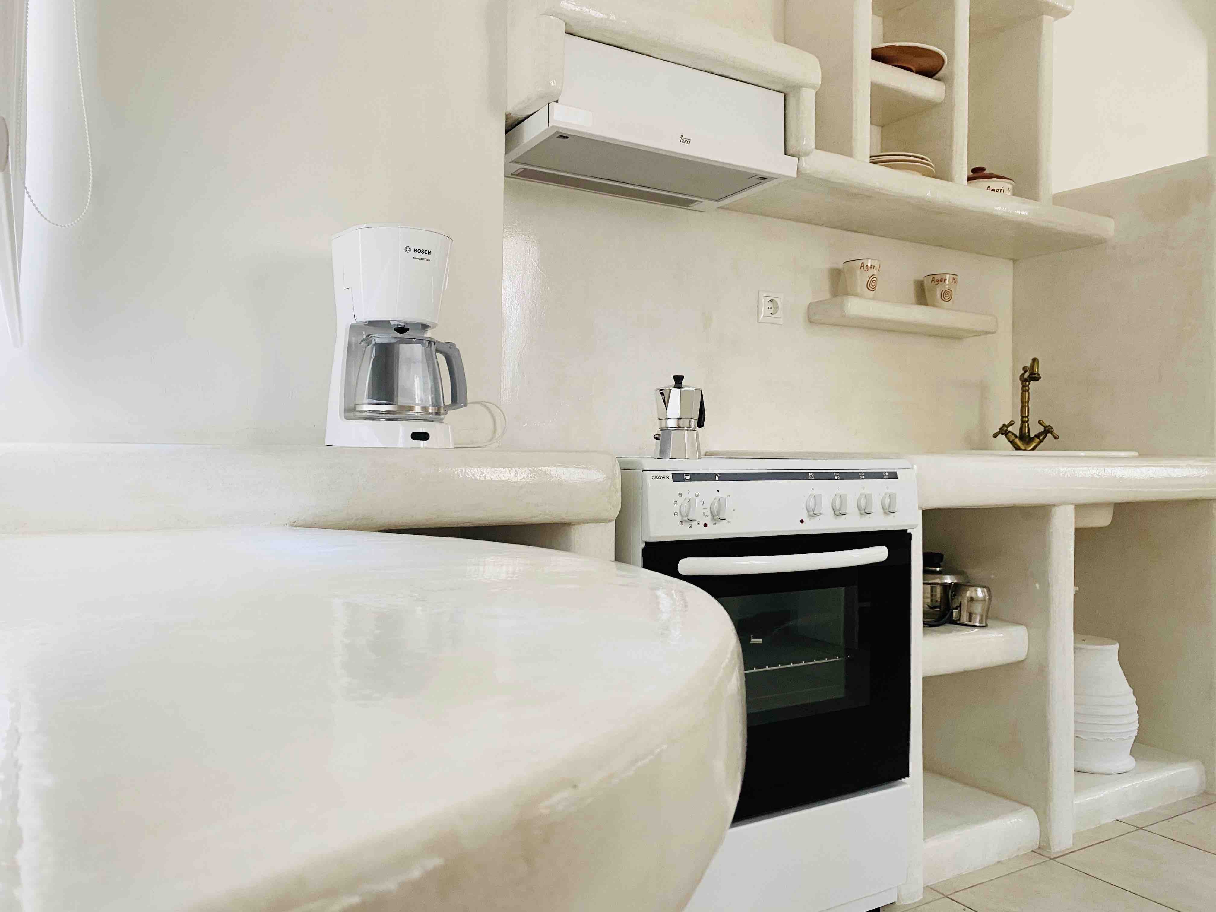 Milos vacation home/Deluxe studio/Garden floor.