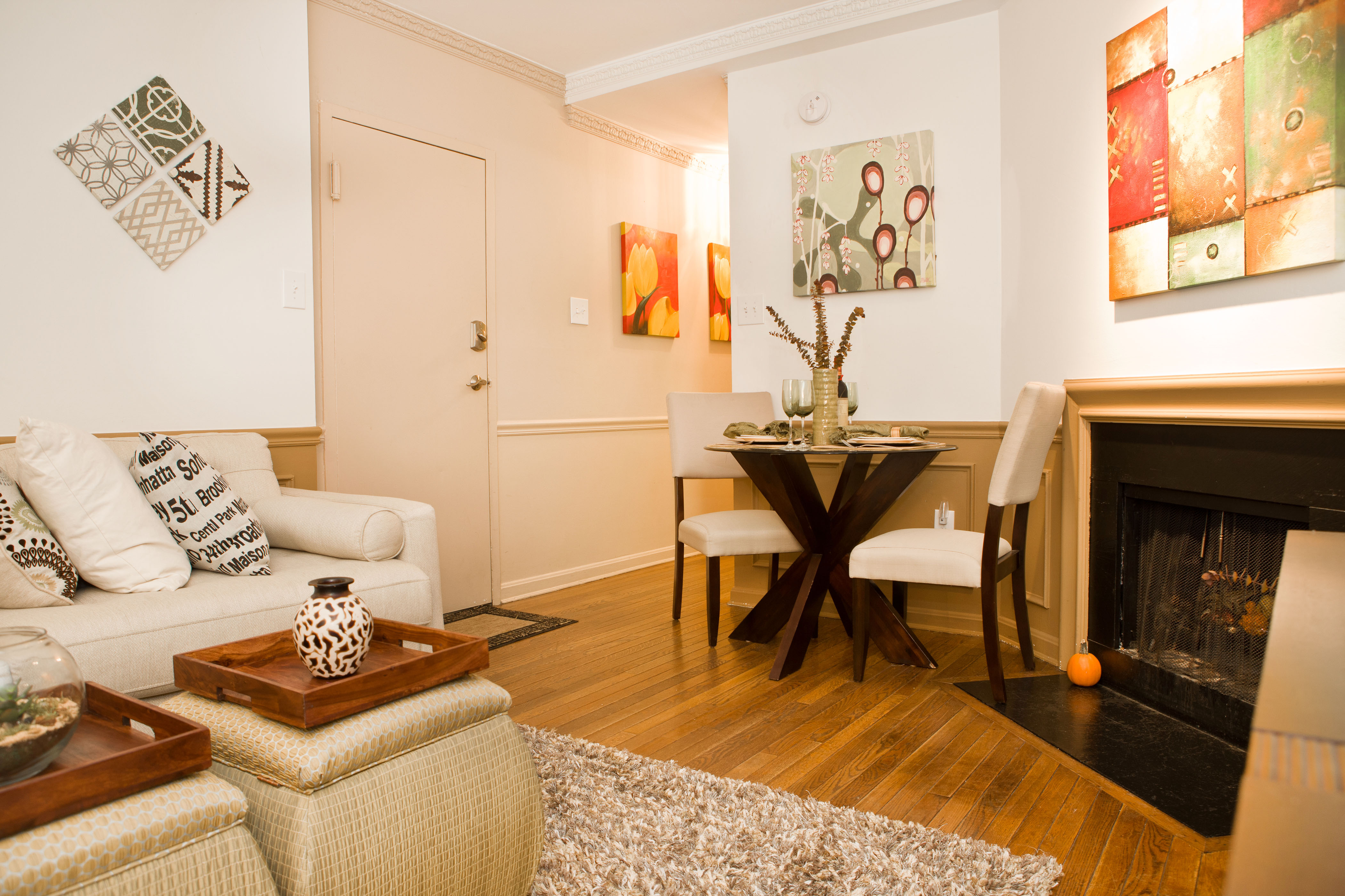 Cozy Apt one bedroom Street level in Dupont Circle Apartments for