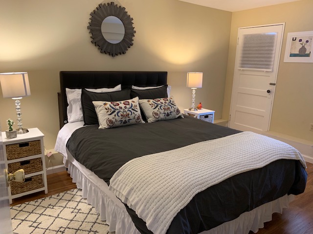 Alice & Michael's Airbnb 1-Bedroom Suite
