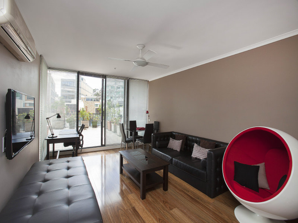 Spacious & Sunny 1BR with Pool & Tennis Court