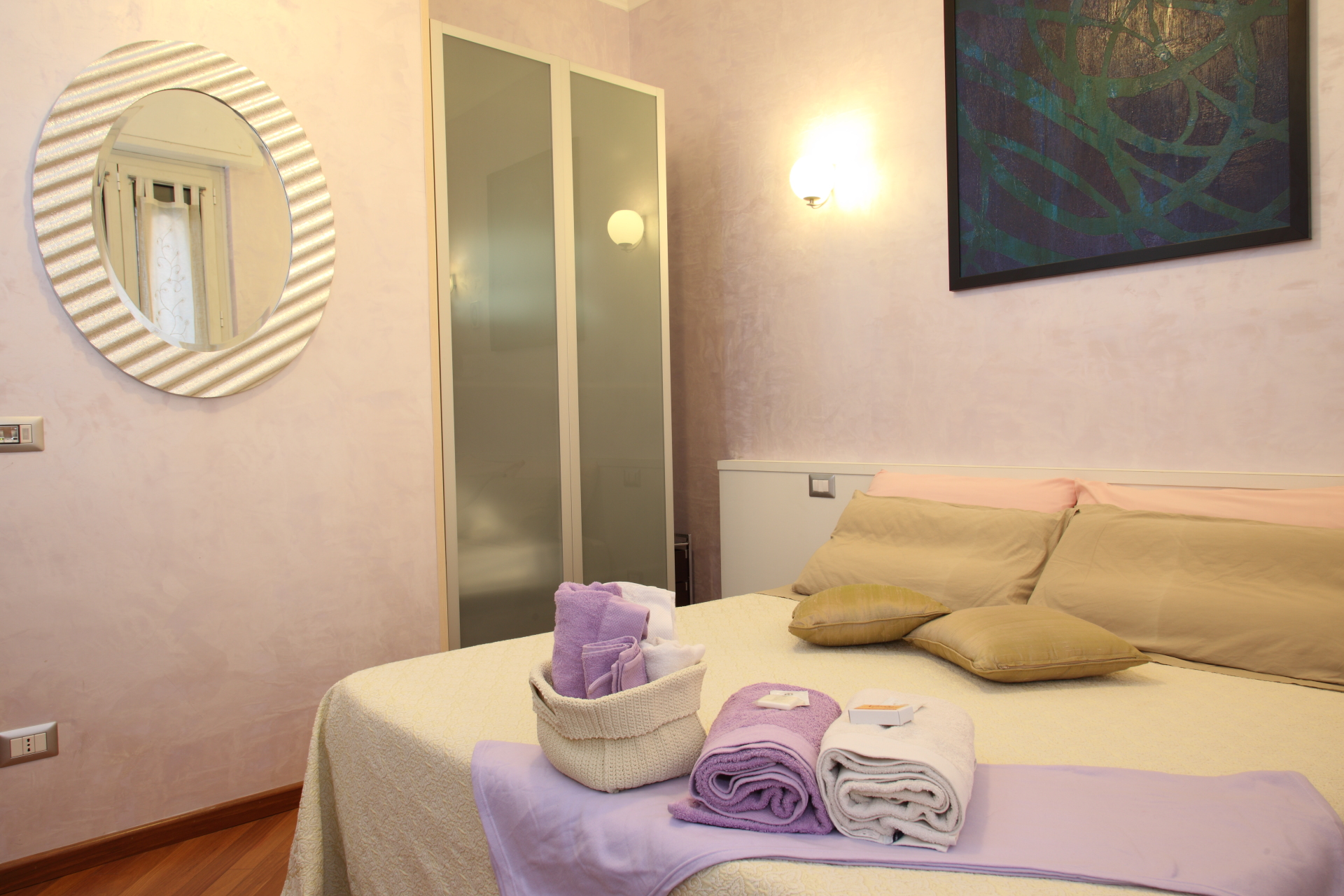 Gala B&B Lylla Suite Rome max 2 Pax in VII San Giovanni/Cinecittà, Rome